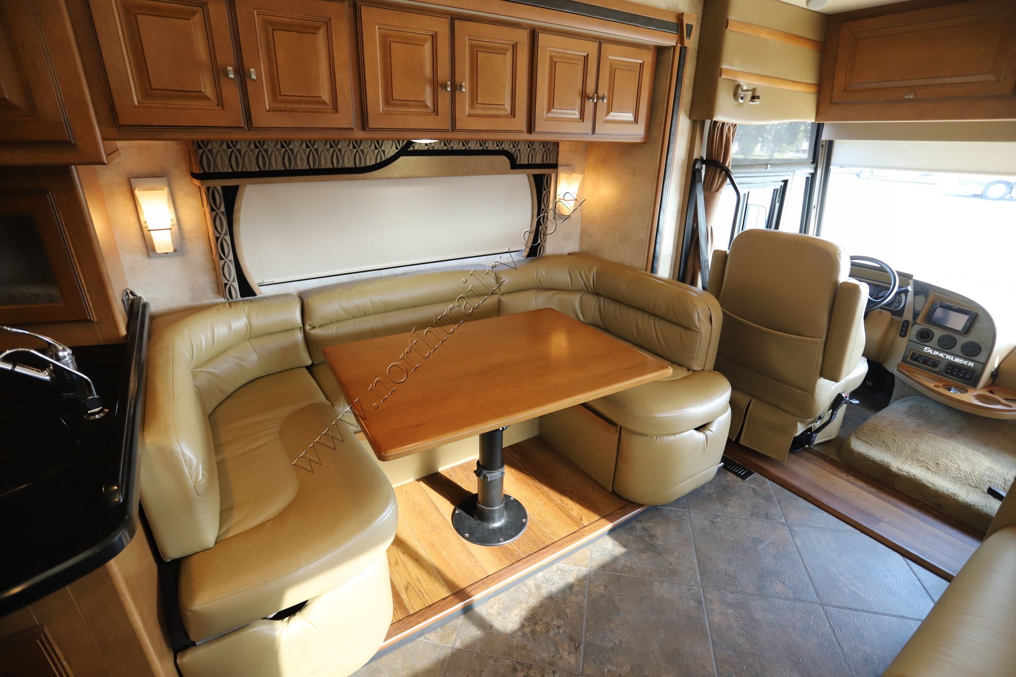 Used 2012 Itasca Suncruiser 32H Class A  For Sale