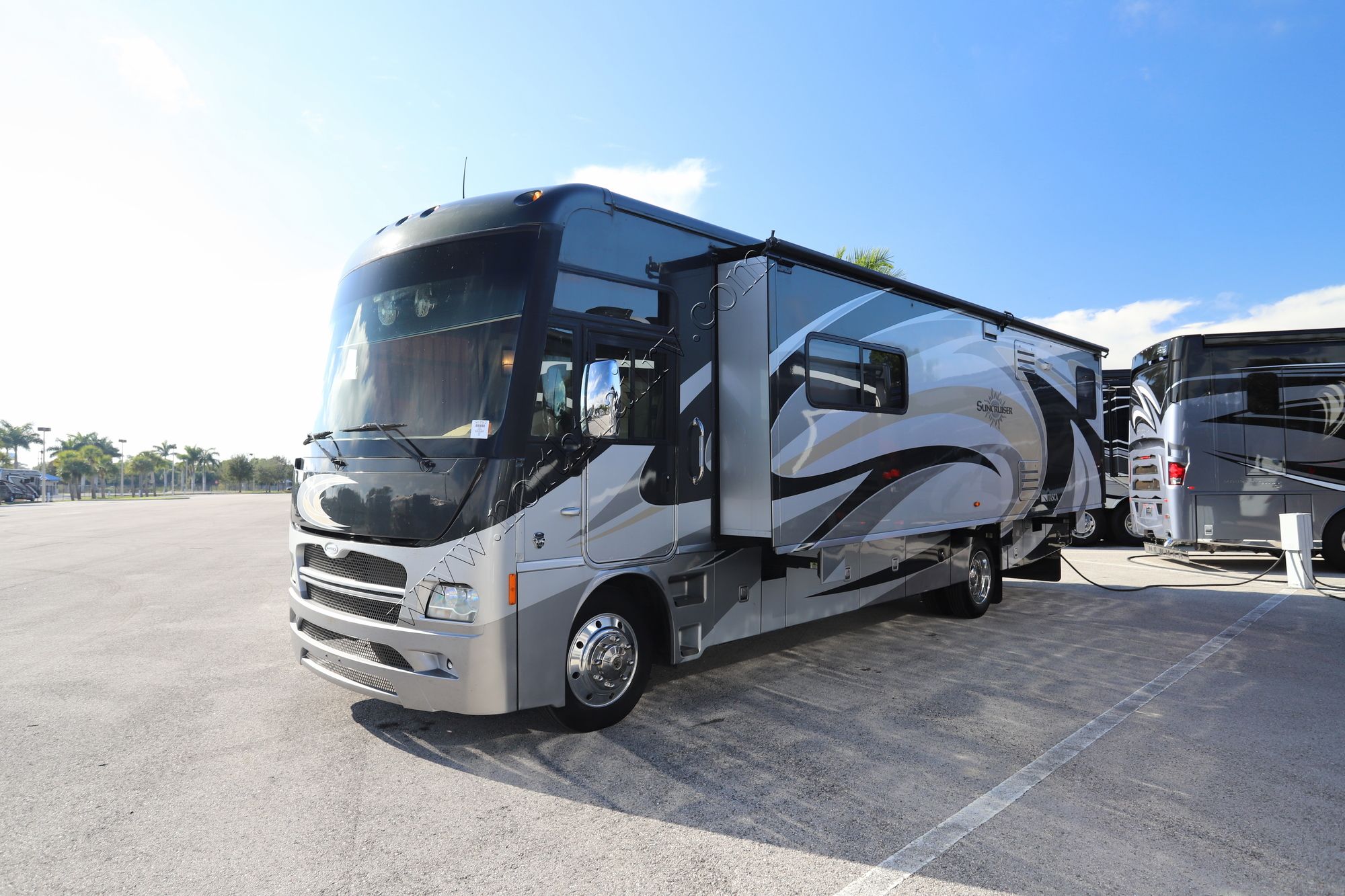 Used 2012 Itasca Suncruiser 32H Class A  For Sale