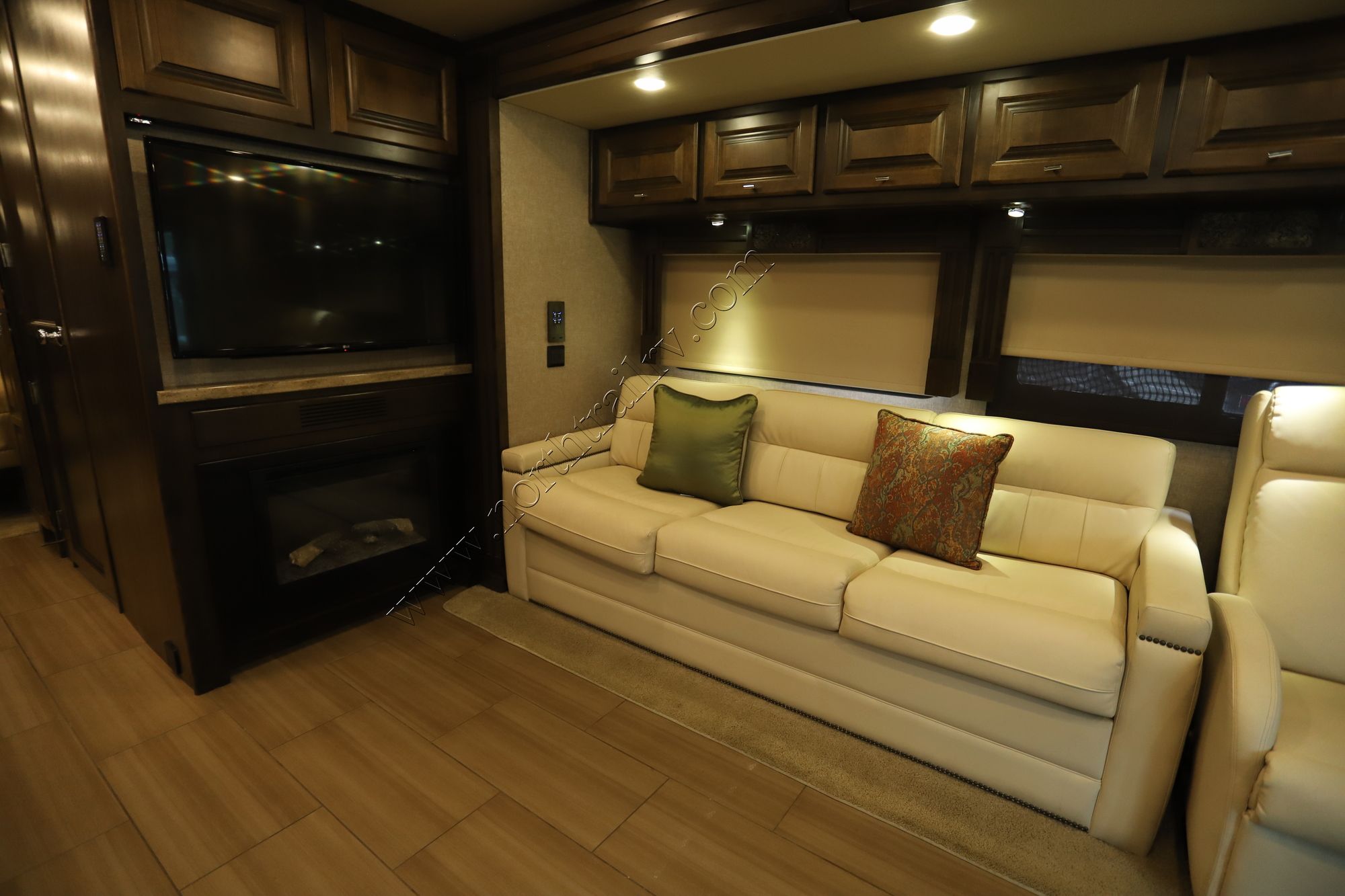 Used 2018 Tiffin Motor Homes Allegro Red 33AA Class A  For Sale