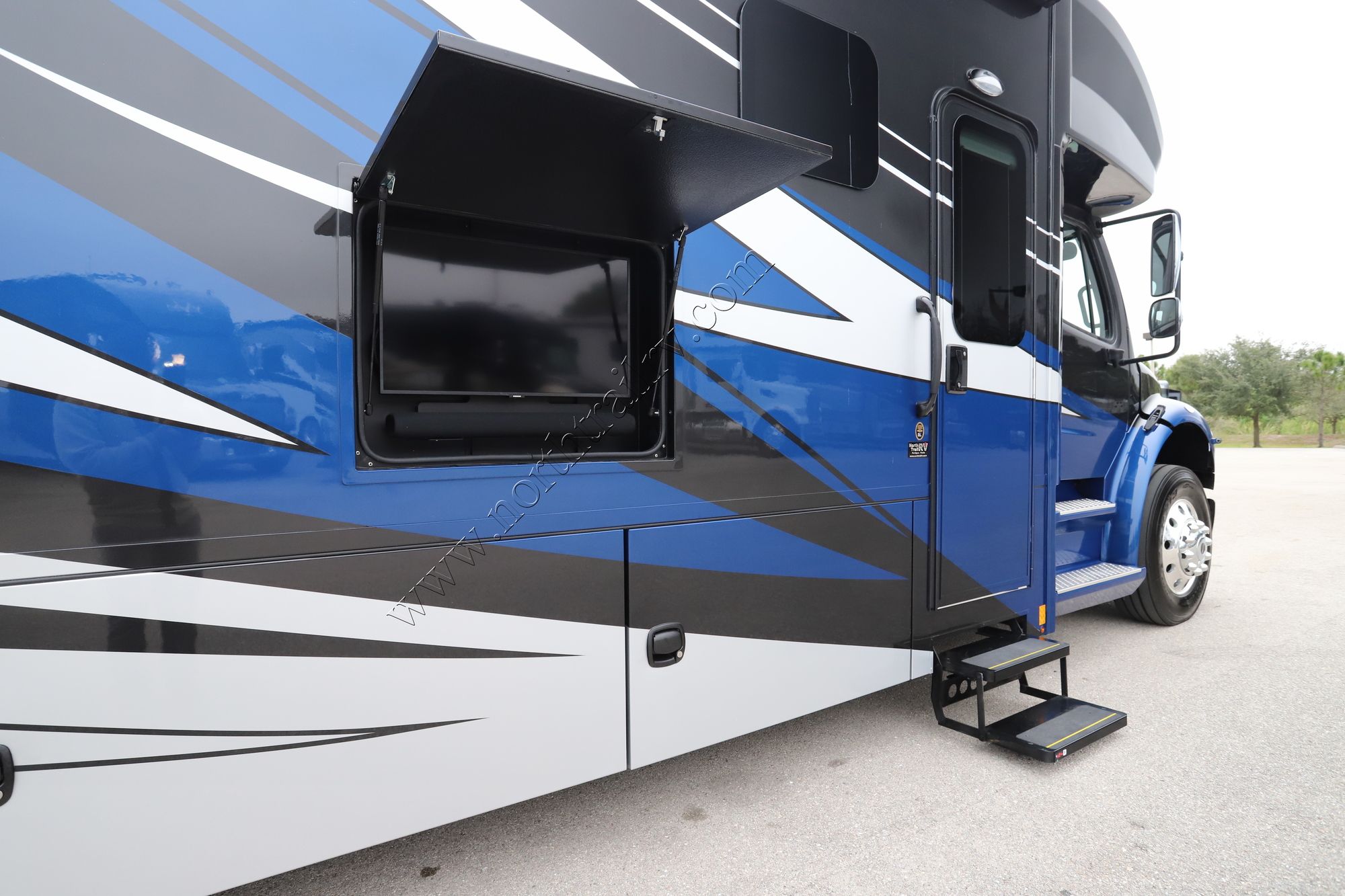 New 2022 Renegade Rv Verona 40VBH Super C  For Sale