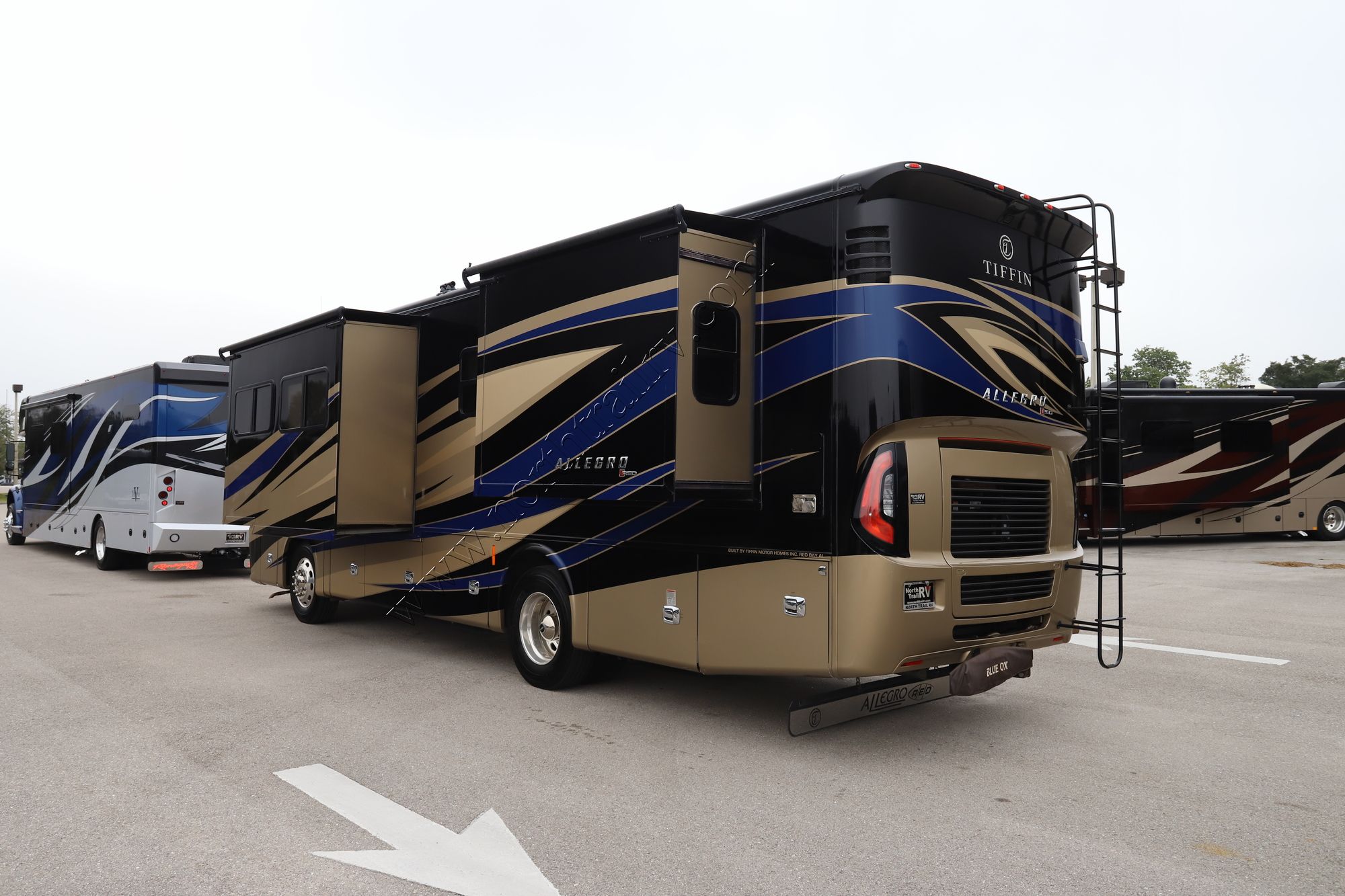 Used 2018 Tiffin Motor Homes Allegro Red 33AA Class A  For Sale