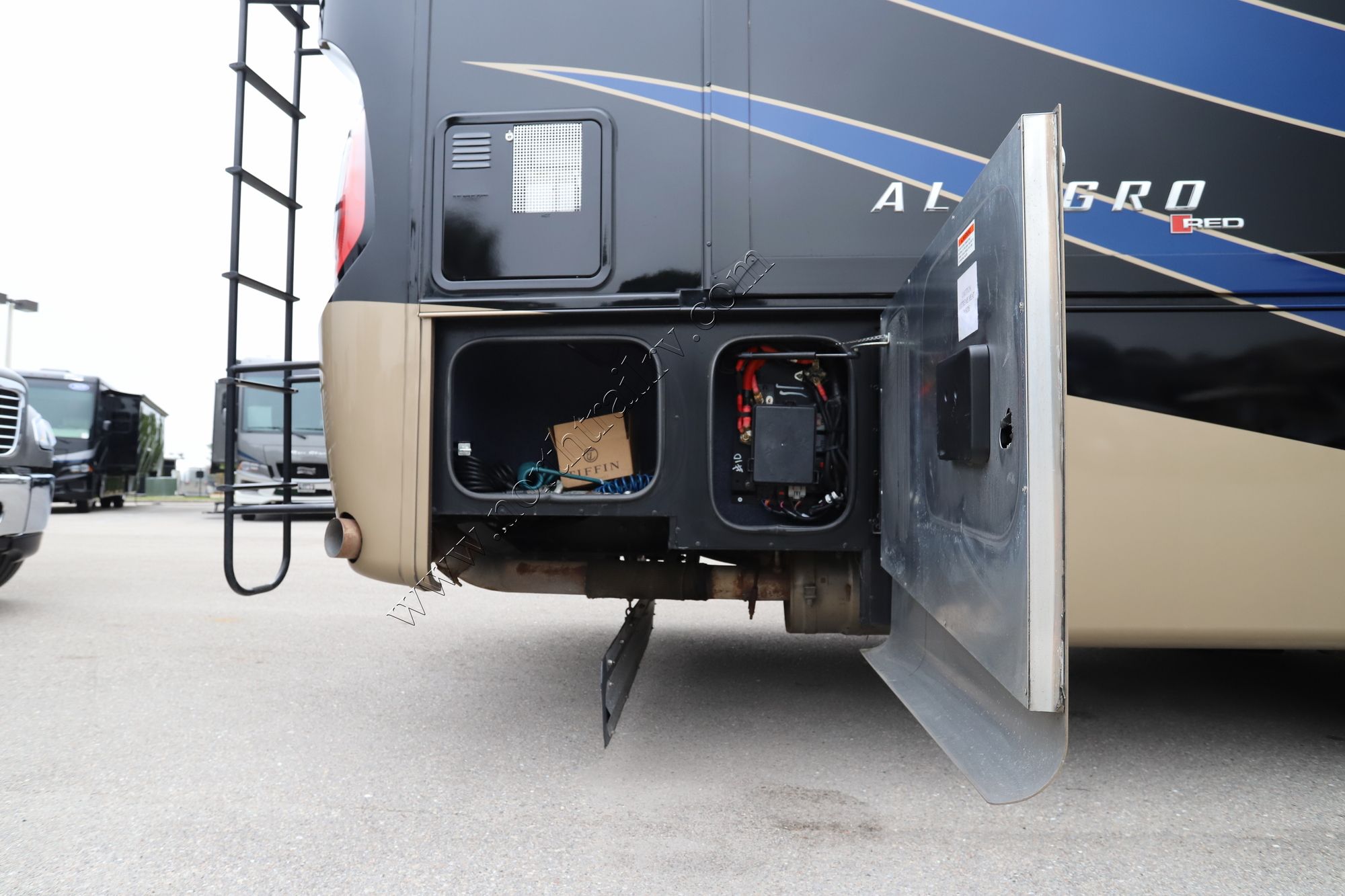 Used 2018 Tiffin Motor Homes Allegro Red 33AA Class A  For Sale