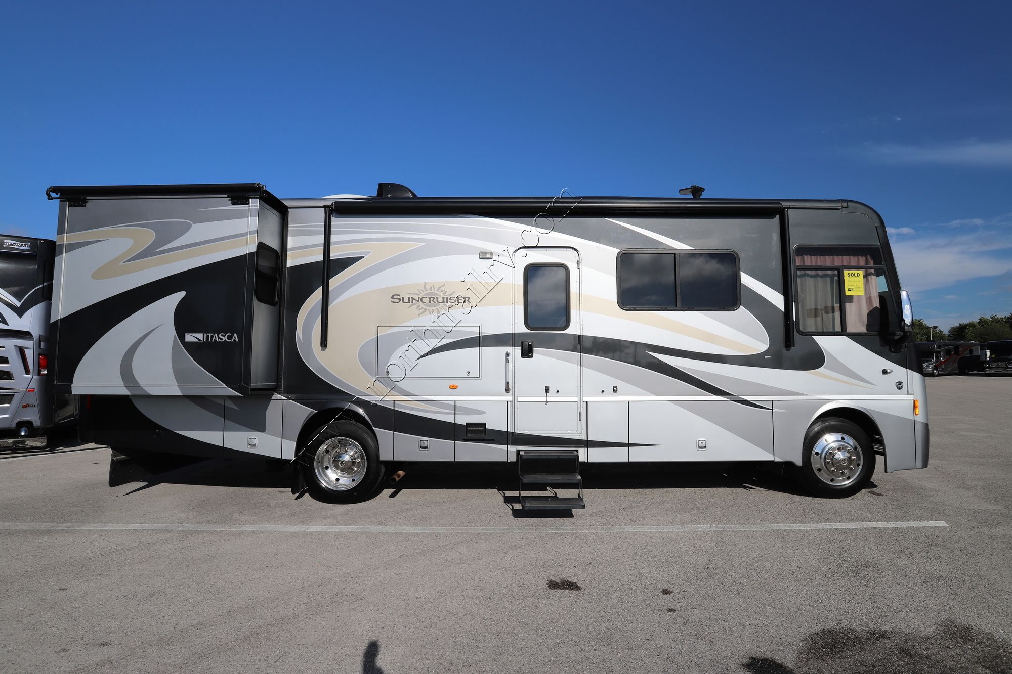 Used 2012 Itasca Suncruiser 32H Class A  For Sale