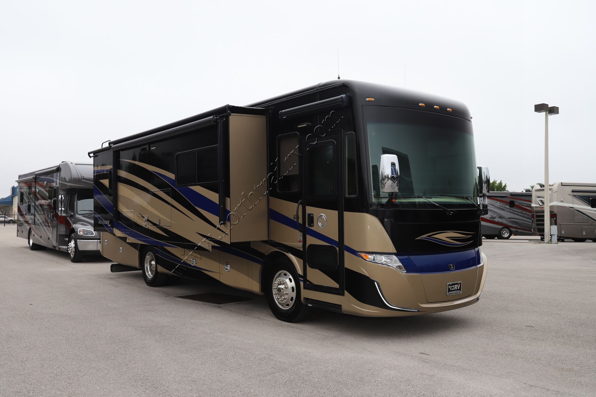 Used 2018 Tiffin Motor Homes Allegro Red 33AA Class A  For Sale