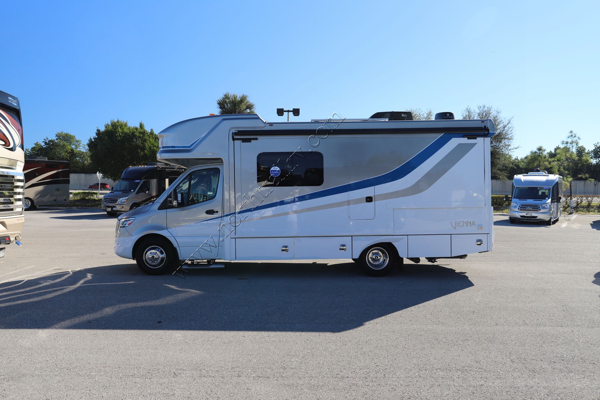 New 2022 Renegade Rv Vienna 25VFWC Class C  For Sale