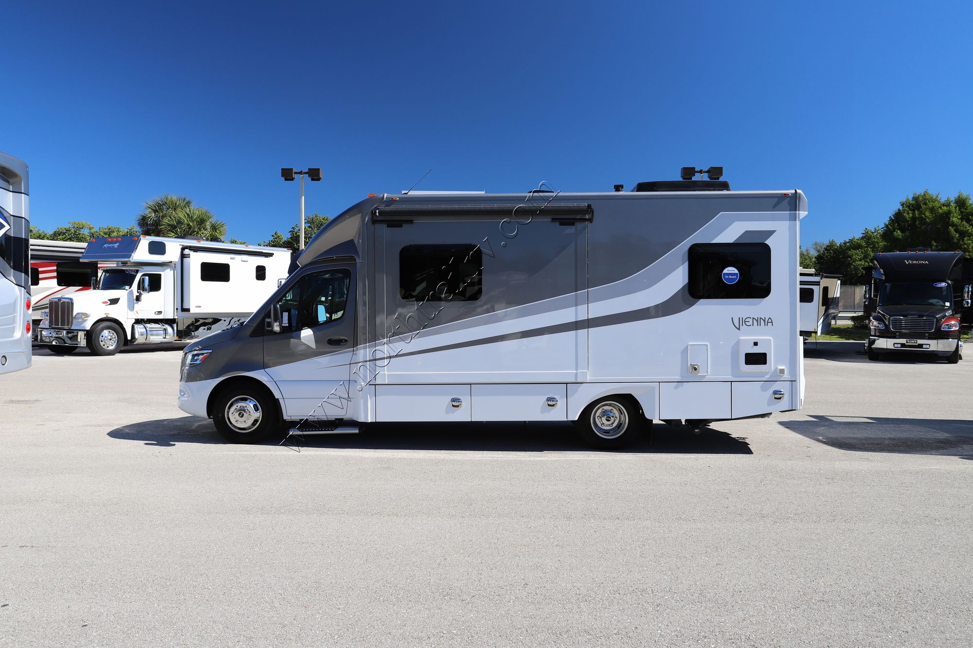 New 2022 Renegade Rv Vienna 25VTBN Class C  For Sale