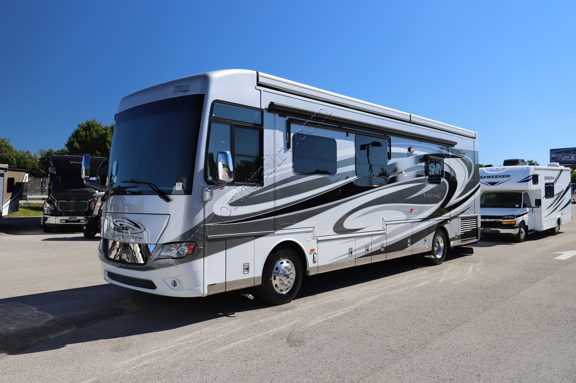 Used 2016 Newmar Dutch Star 3736 Class A  For Sale