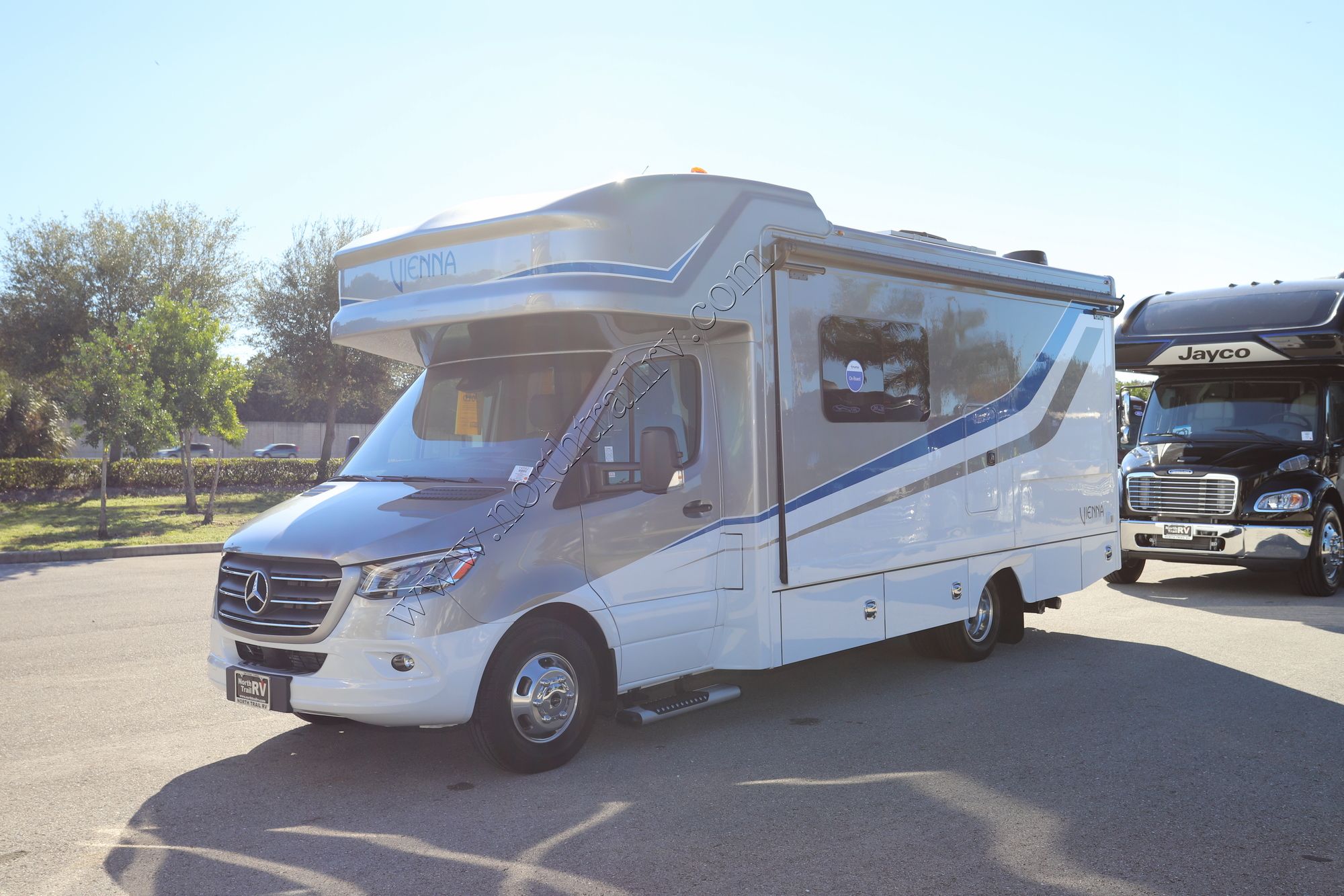 New 2022 Renegade Rv Vienna 25VFWC Class C  For Sale