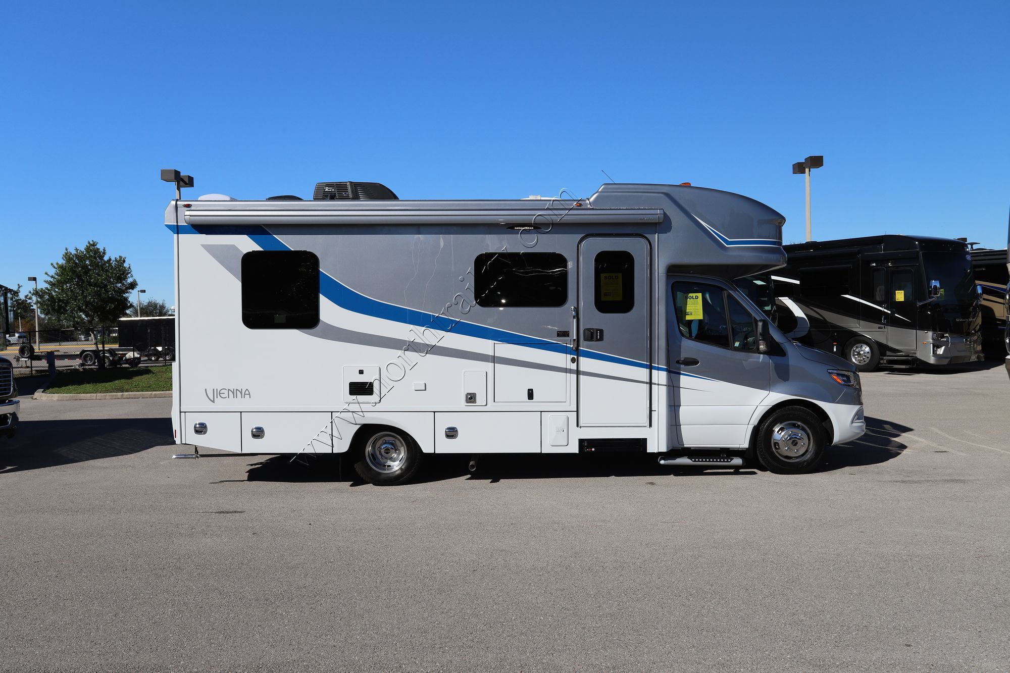 New 2022 Renegade Rv Vienna 25VFWC Class C  For Sale