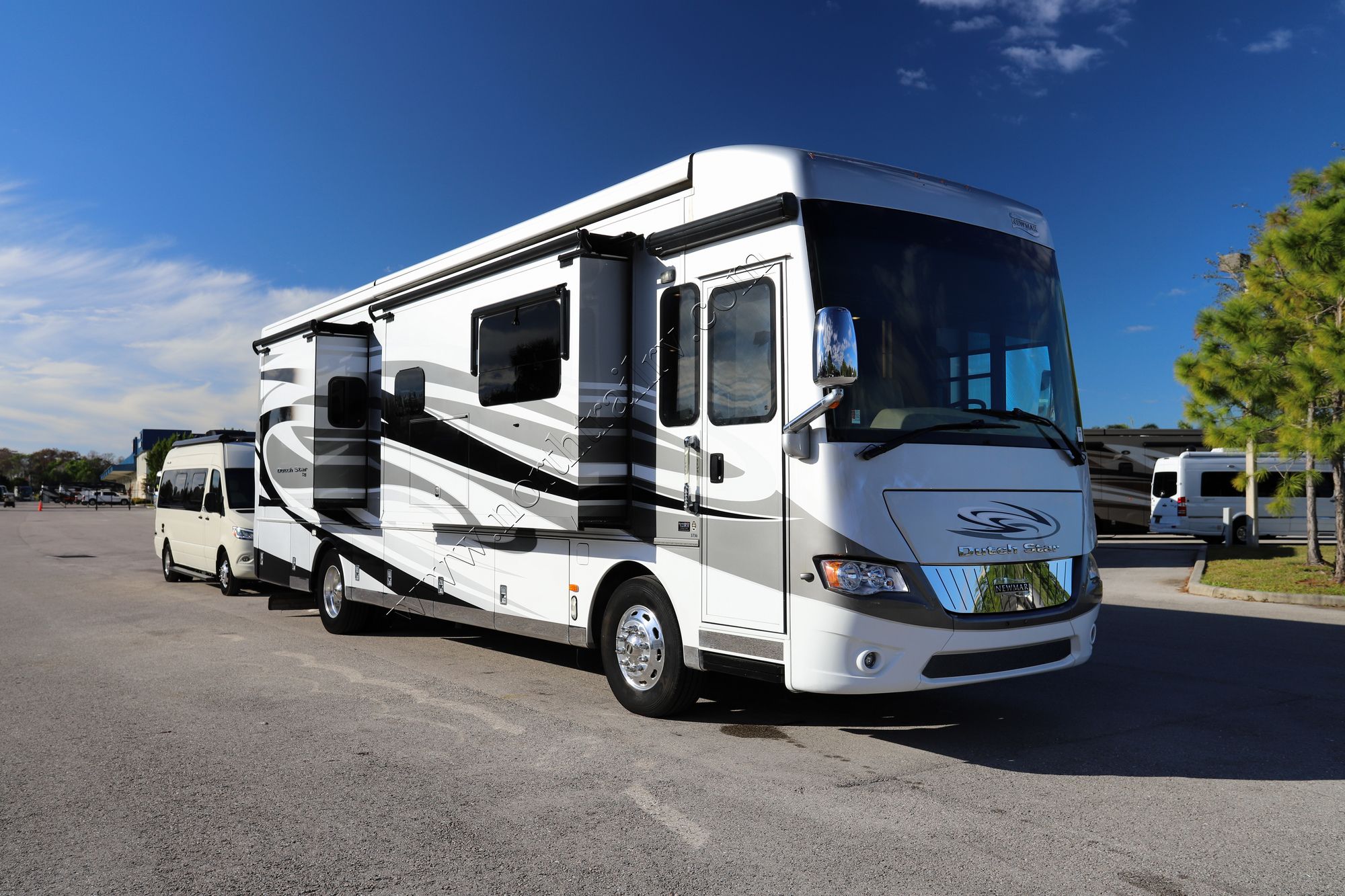 Used 2016 Newmar Dutch Star 3736 Class A  For Sale