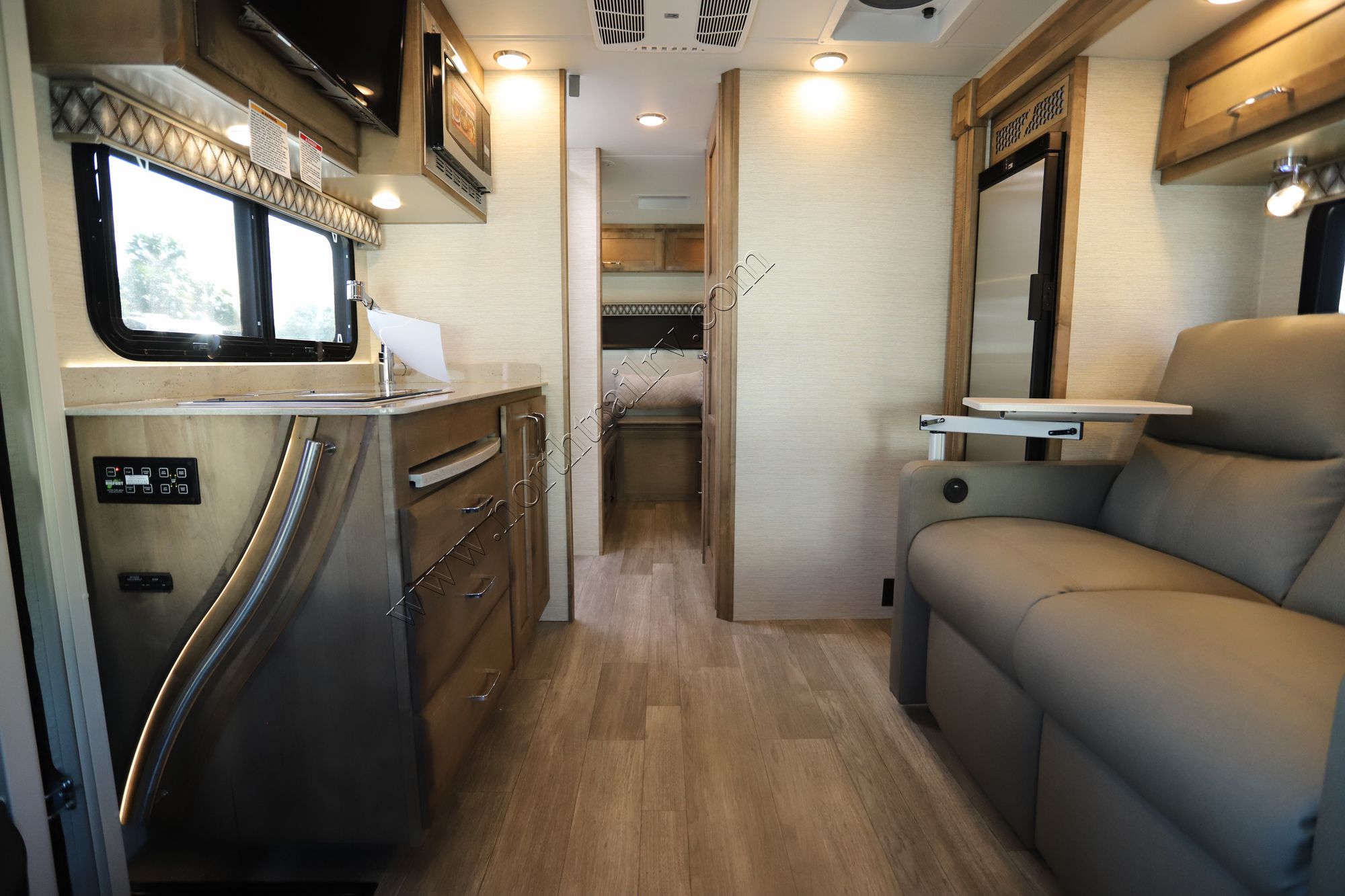 New 2022 Tiffin Motor Homes Wayfarer 25TW Class C  For Sale