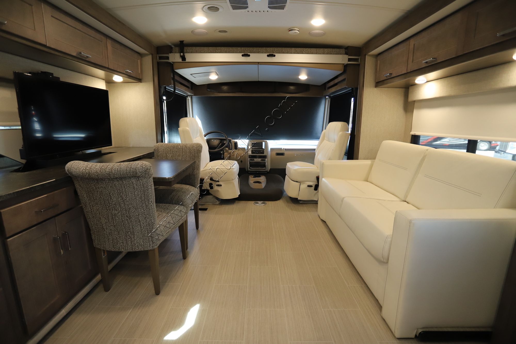 Used 2021 Winnebago Adventurer 30T Class A  For Sale