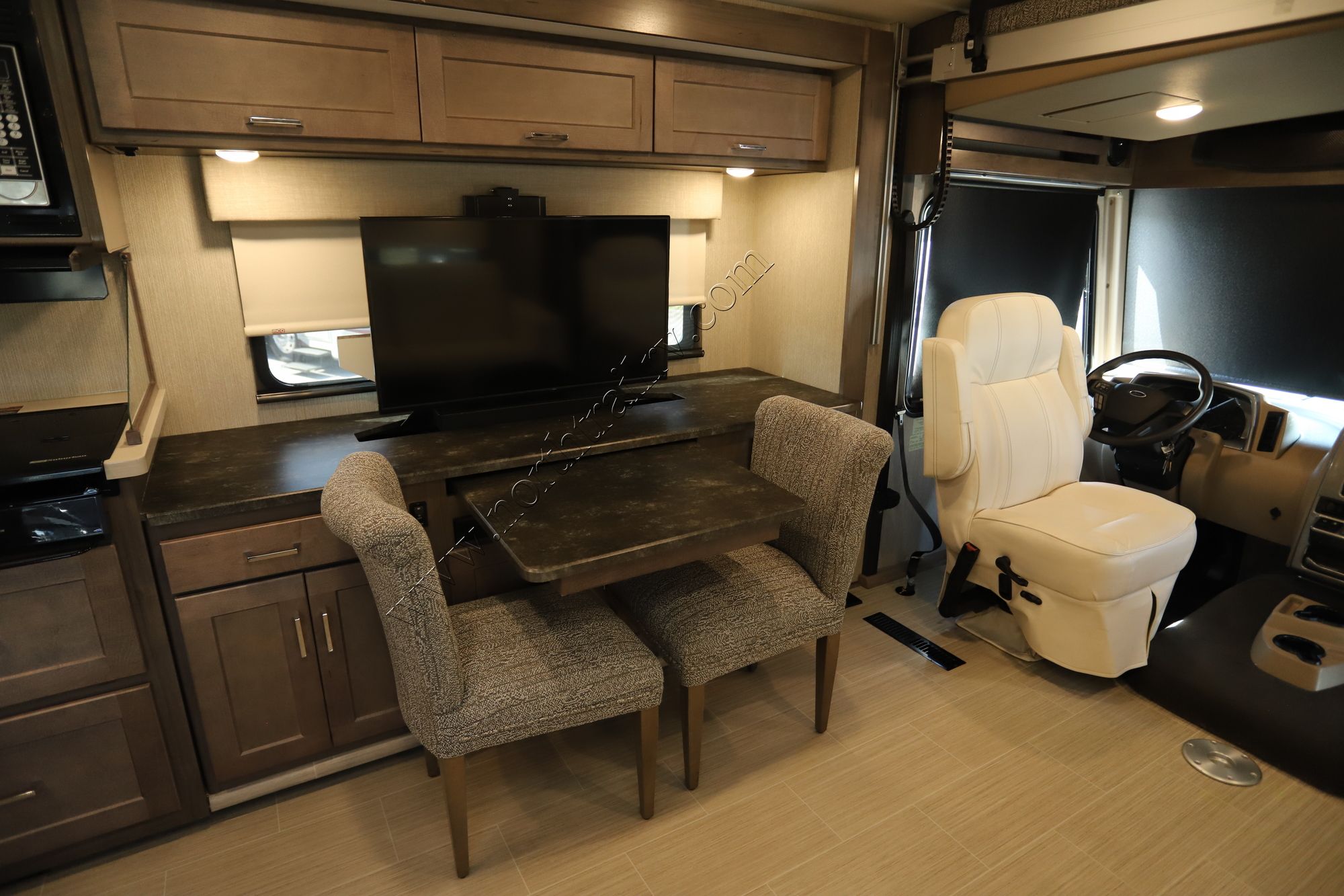 Used 2021 Winnebago Adventurer 30T Class A  For Sale