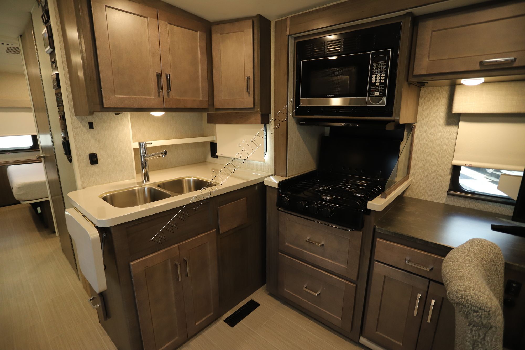 Used 2021 Winnebago Adventurer 30T Class A  For Sale