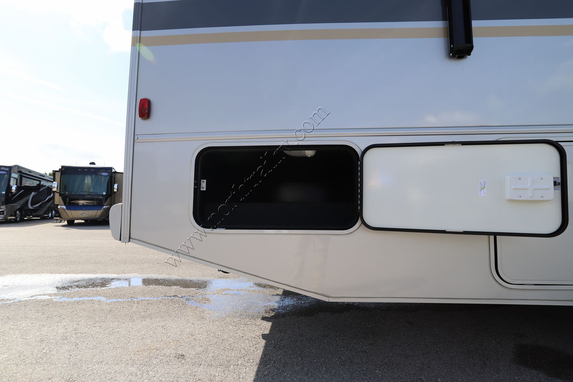 Used 2021 Winnebago Adventurer 30T Class A  For Sale