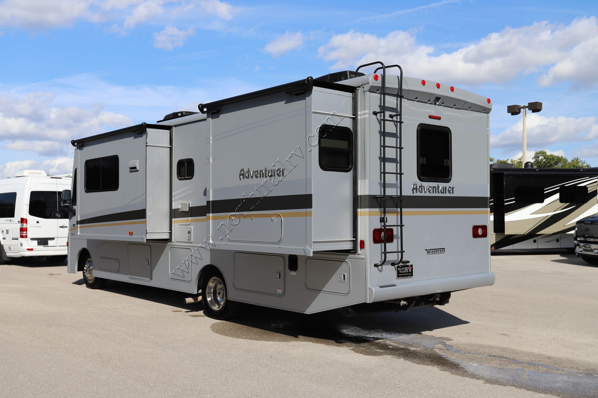 Used 2021 Winnebago Adventurer 30T Class A  For Sale
