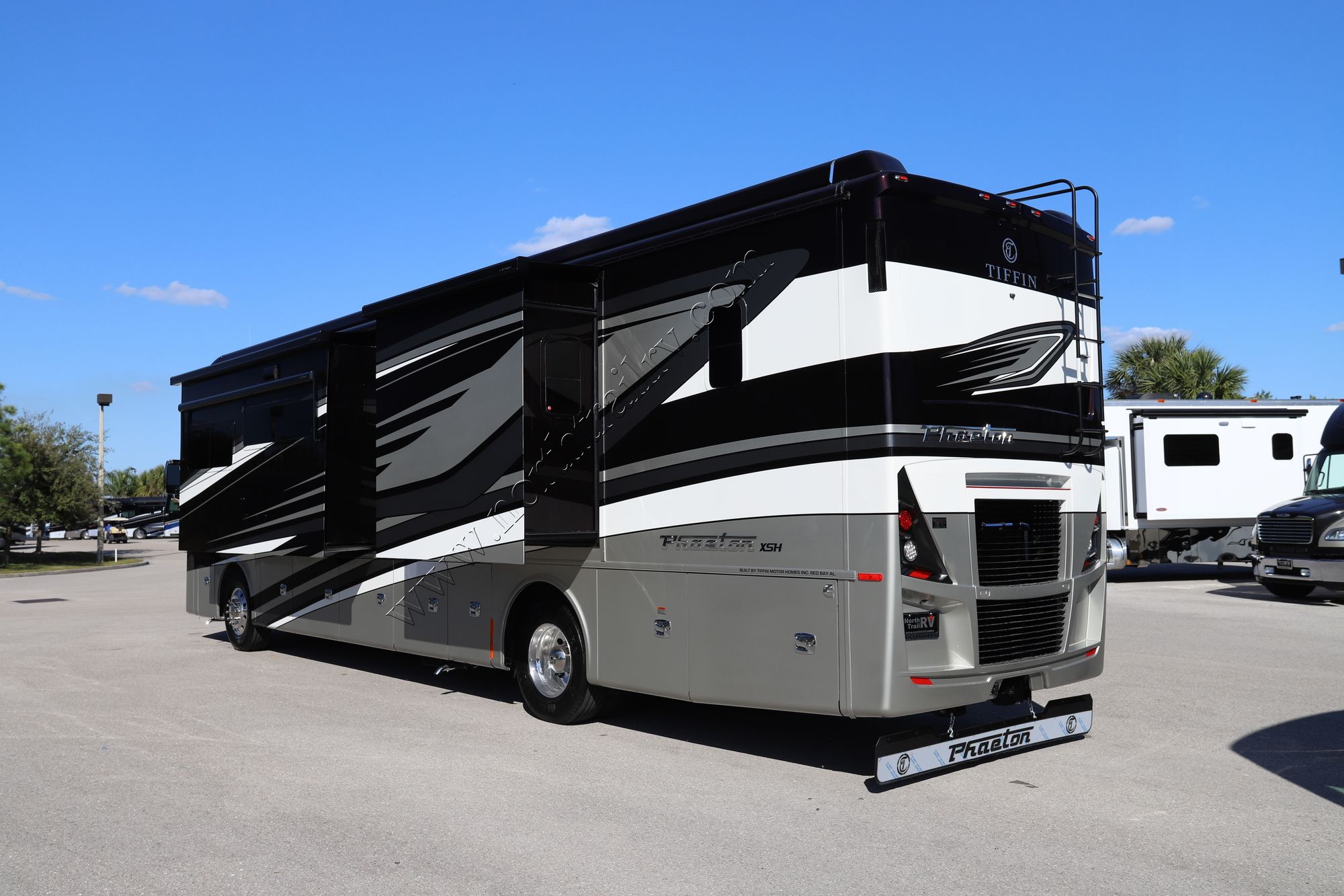 New 2022 Tiffin Motor Homes Phaeton 40IH Class A  For Sale