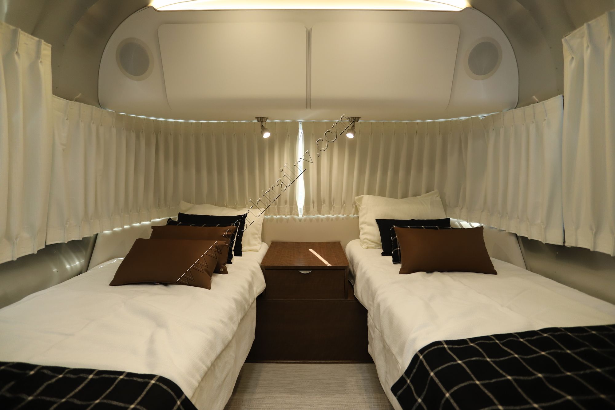 Used 2020 Airstream Globetrotter 25FB Travel Trailer  For Sale