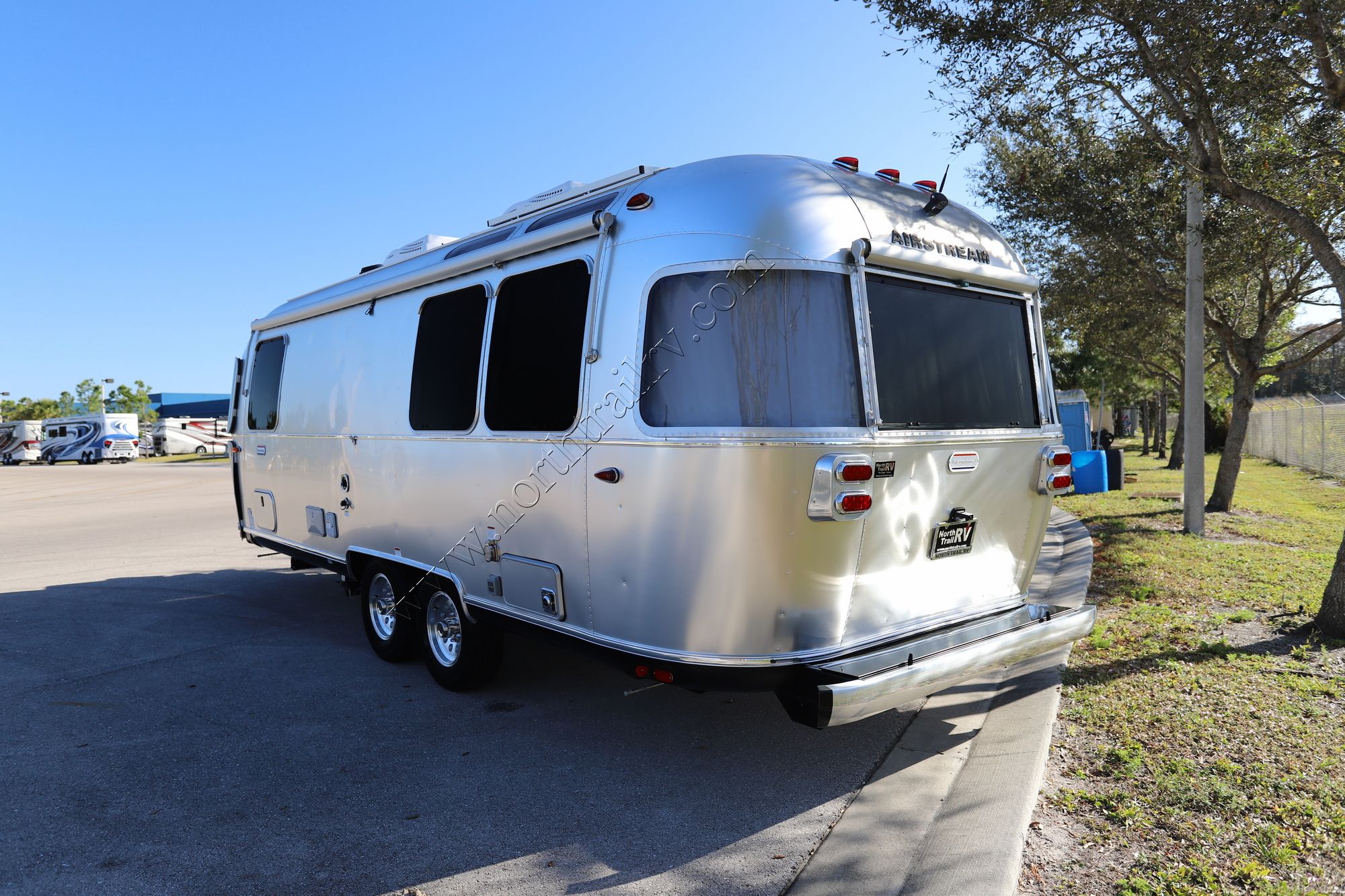 New 2022 Airstream International 25FB Travel Trailer  For Sale