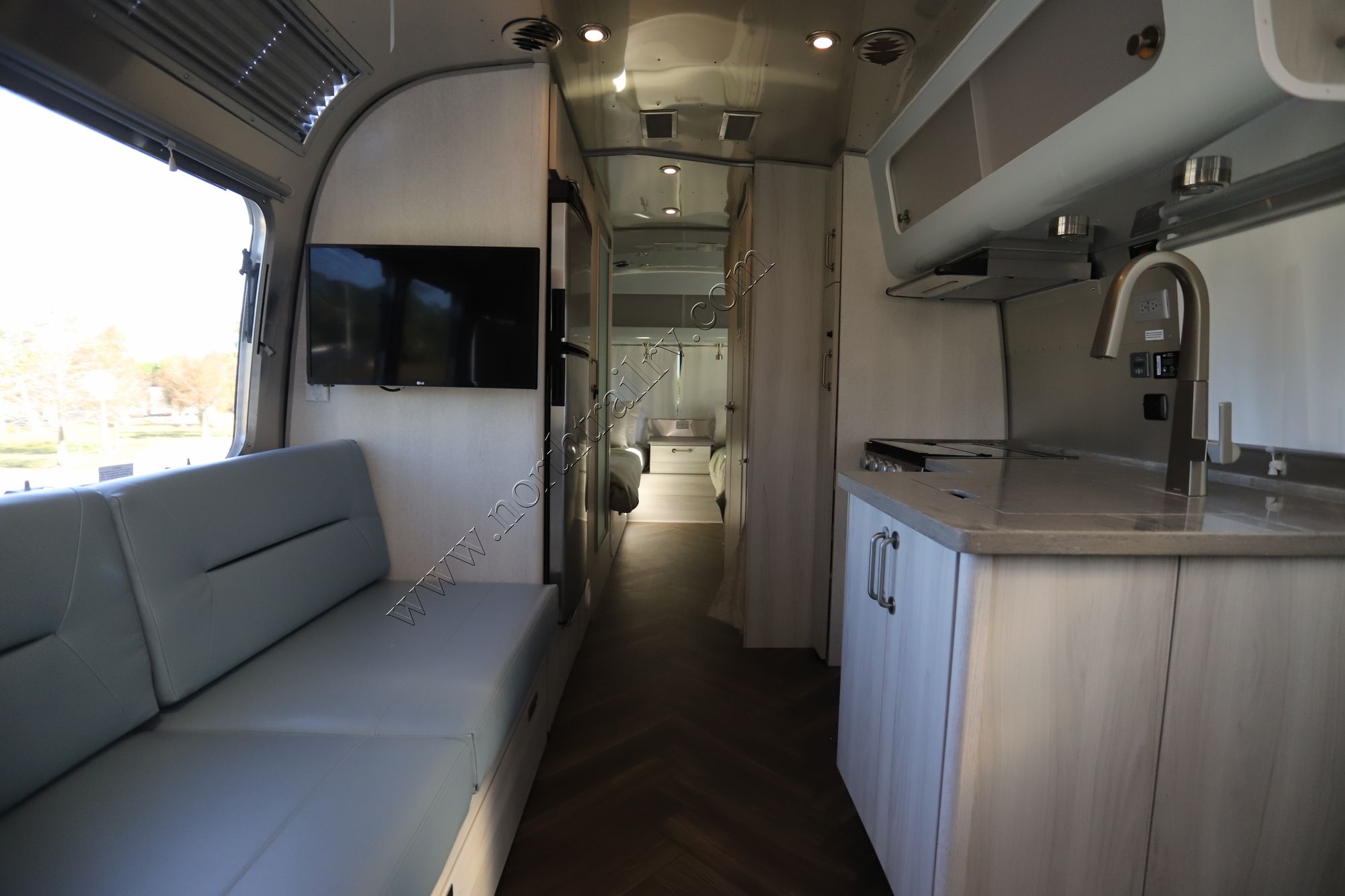 New 2022 Airstream International 25FB Travel Trailer  For Sale