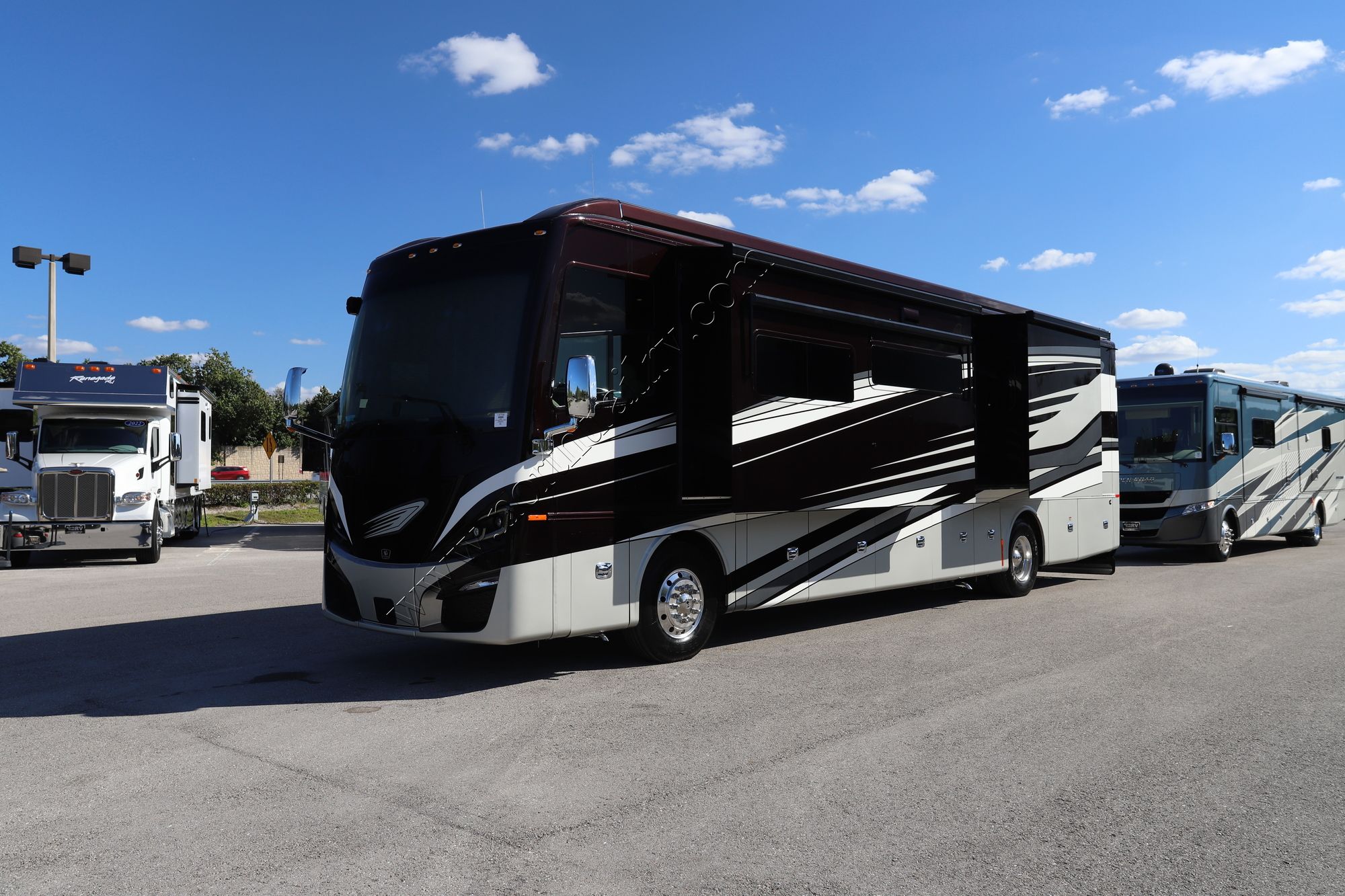 New 2022 Tiffin Motor Homes Phaeton 40IH Class A  For Sale