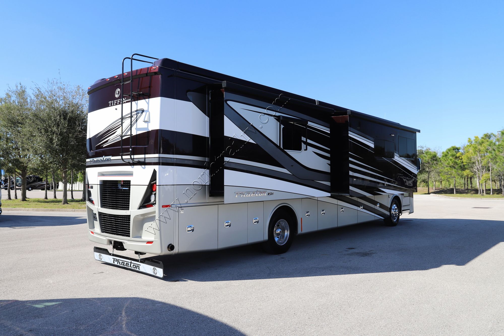 New 2022 Tiffin Motor Homes Phaeton 40IH Class A  For Sale