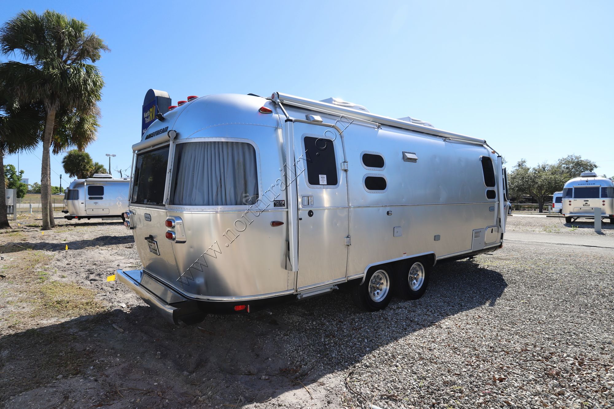 Used 2020 Airstream Globetrotter 25FB Travel Trailer  For Sale