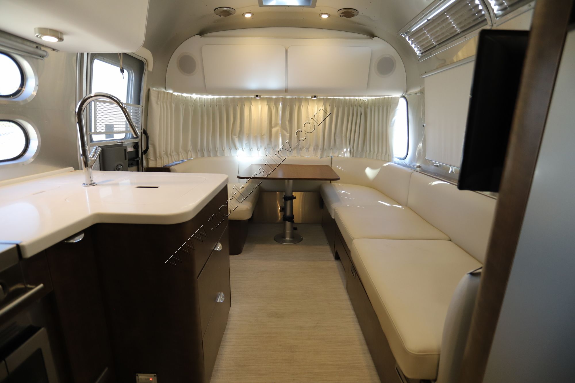 Used 2020 Airstream Globetrotter 25FB Travel Trailer  For Sale