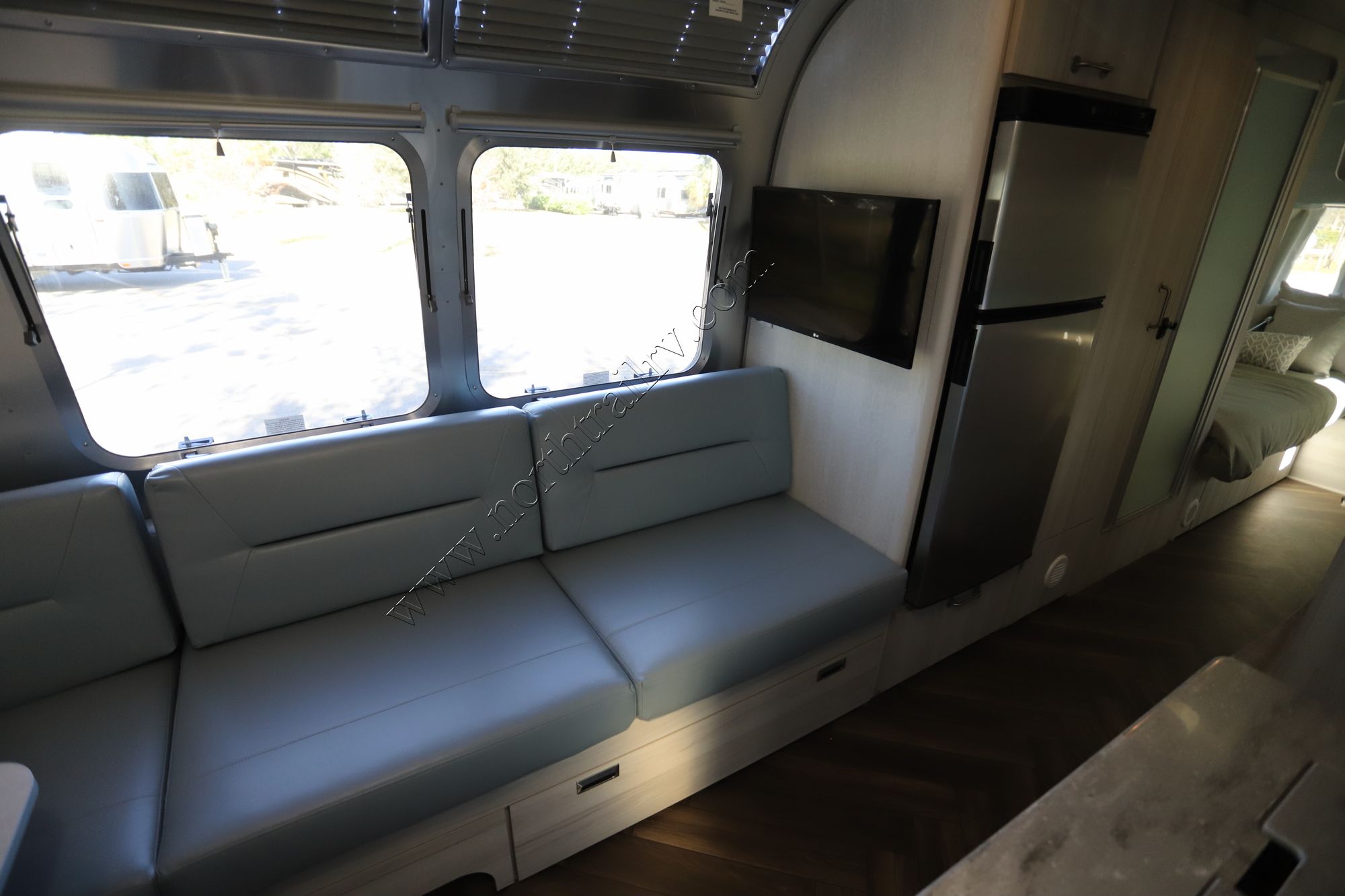 New 2022 Airstream International 25FB Travel Trailer  For Sale