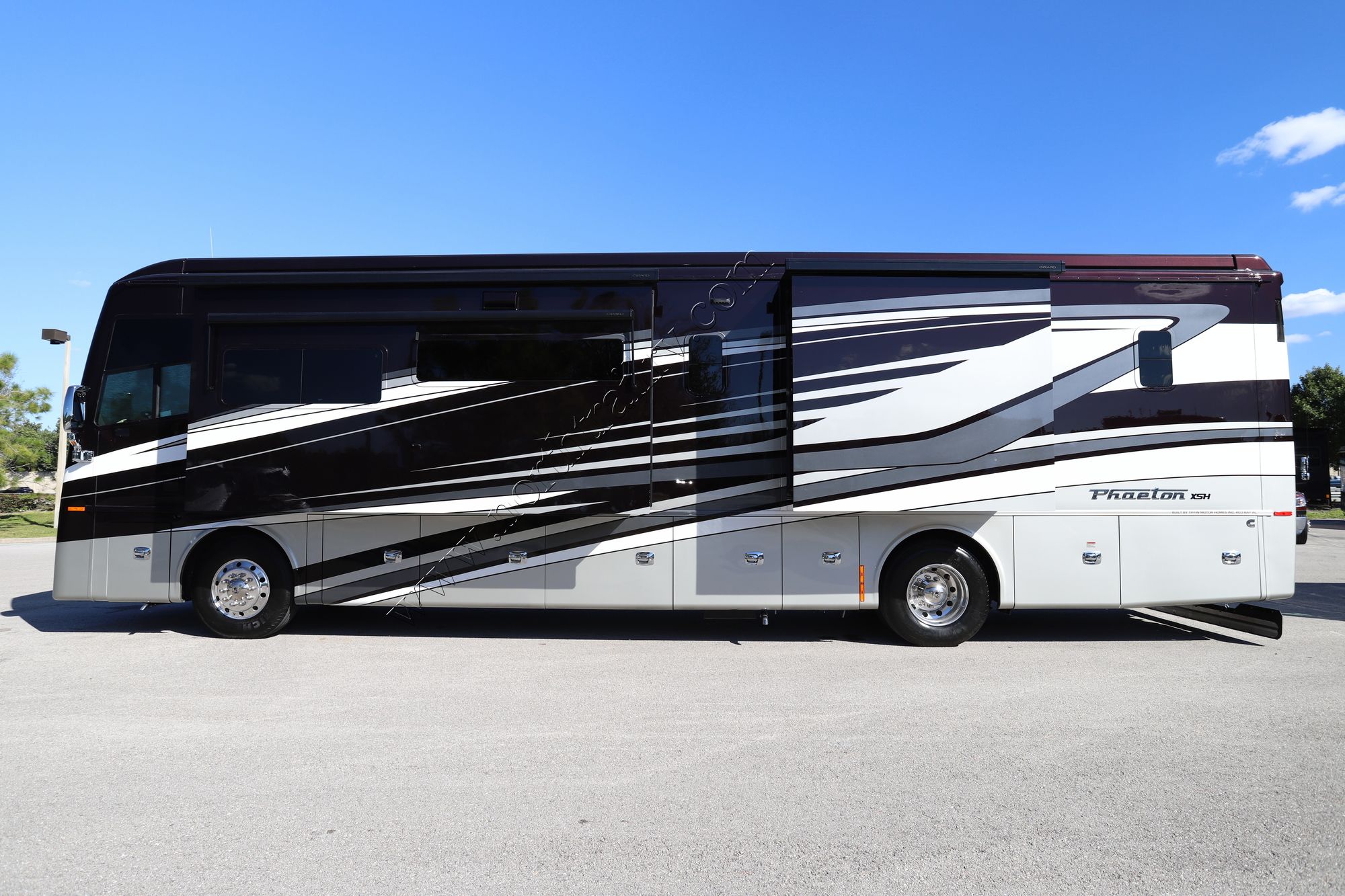 New 2022 Tiffin Motor Homes Phaeton 40IH Class A  For Sale