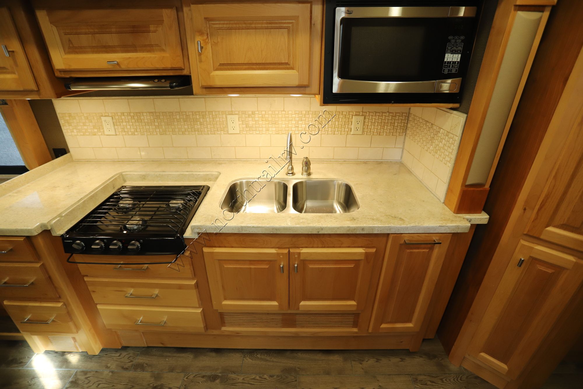 Used 2018 Tiffin Motor Homes Breeze 33BR Class A  For Sale