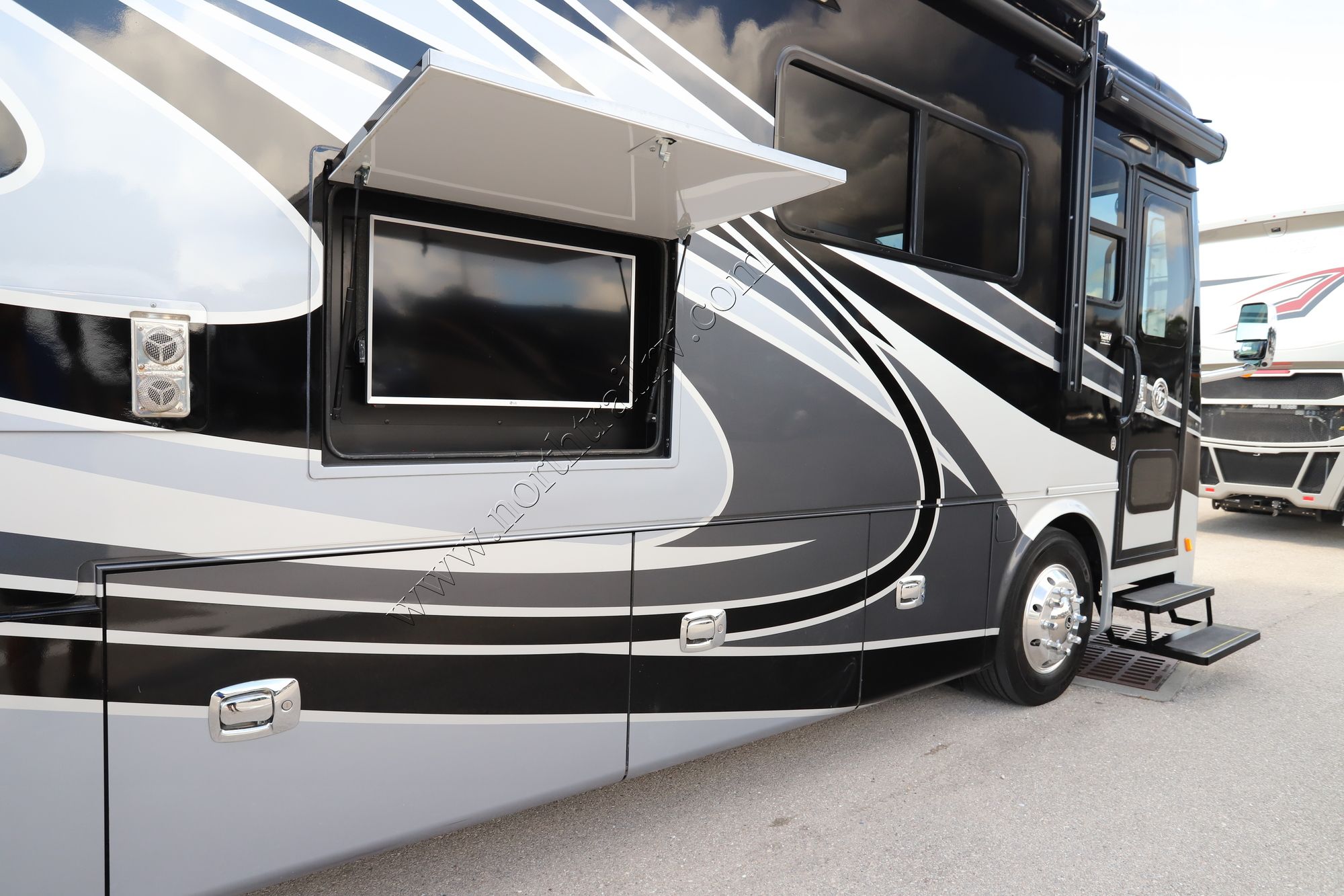 Used 2018 Tiffin Motor Homes Breeze 33BR Class A  For Sale