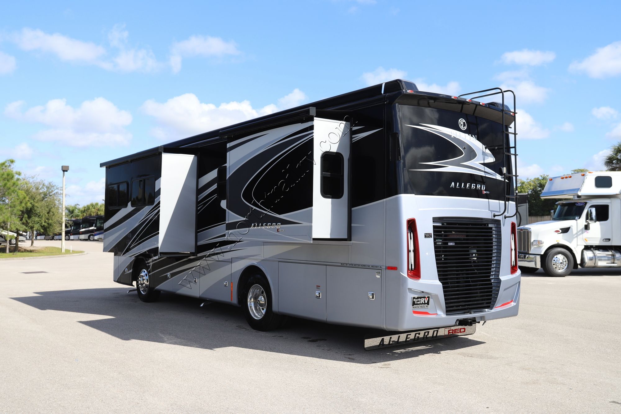 New 2022 Tiffin Motor Homes Allegro Red 33AA Class A  For Sale