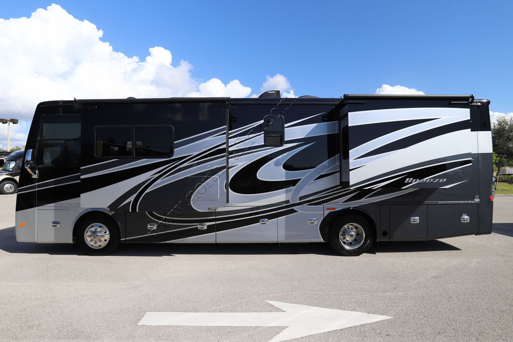 Used 2018 Tiffin Motor Homes Breeze 33BR Class A  For Sale