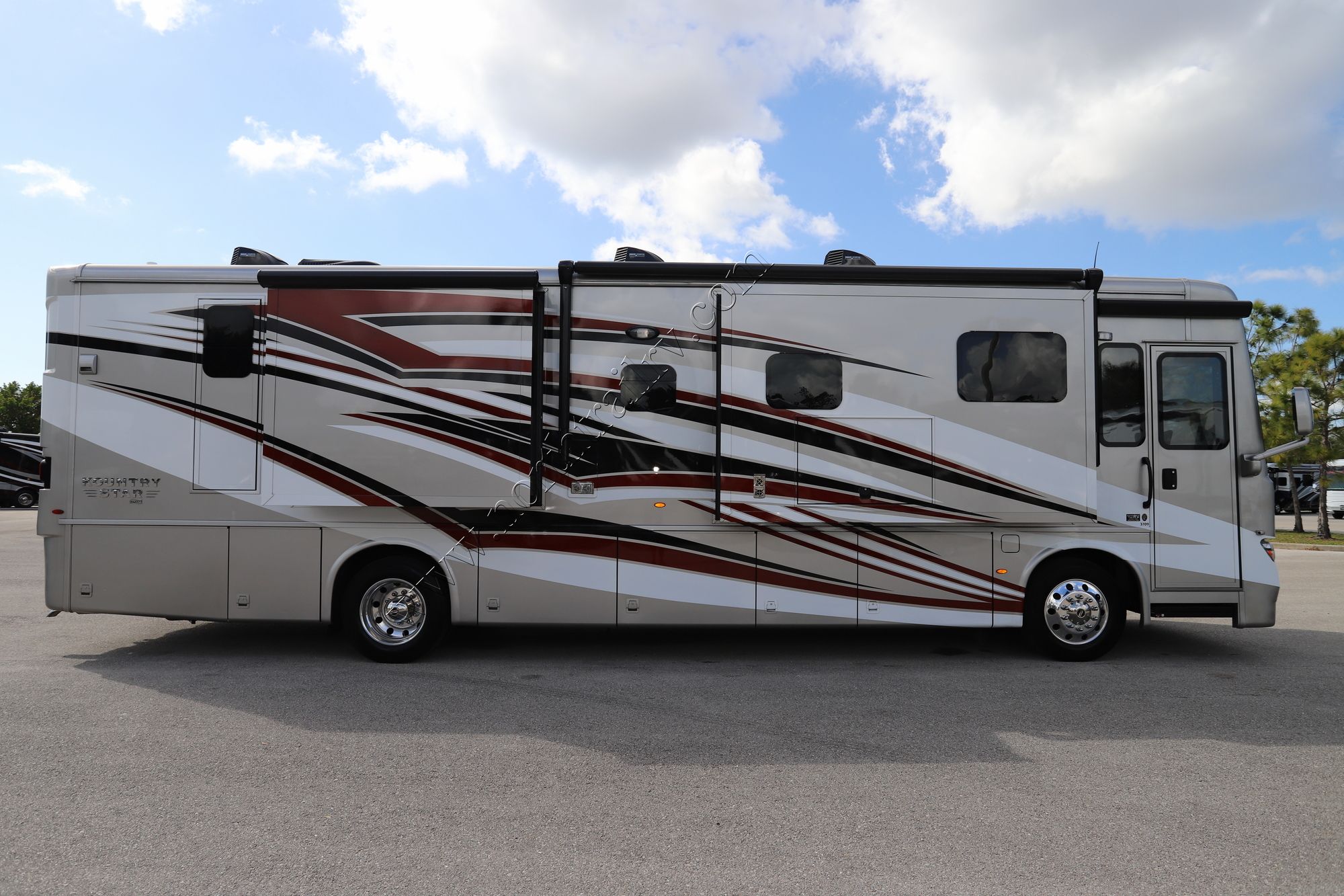 Used 2022 Newmar Kountry Star 3709 Class A  For Sale