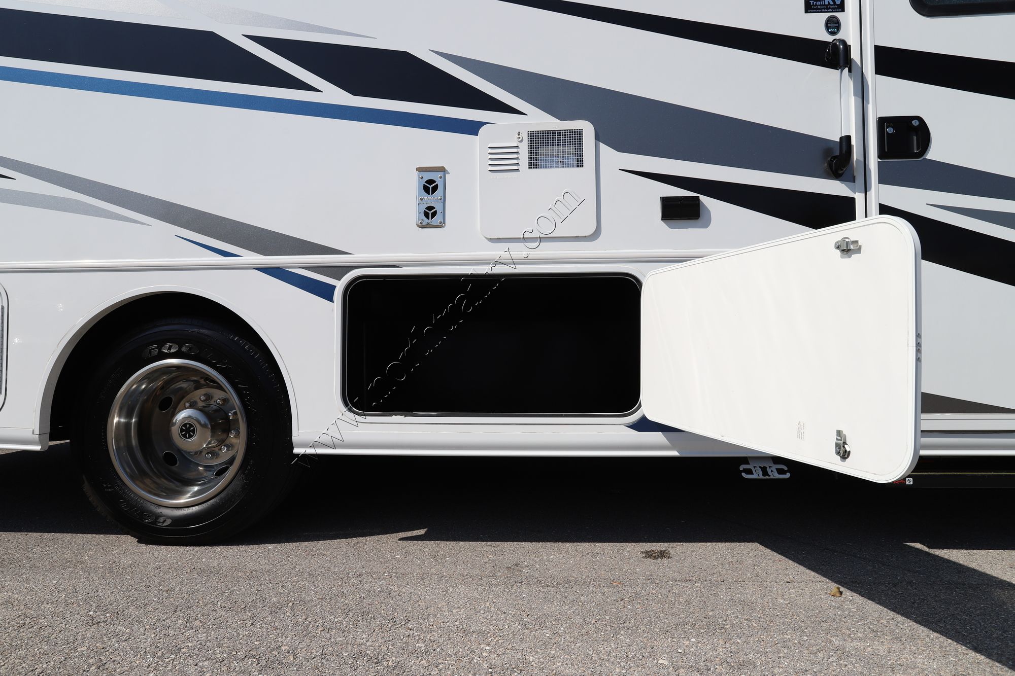 Used 2019 Winnebago Intent 26M Class A  For Sale