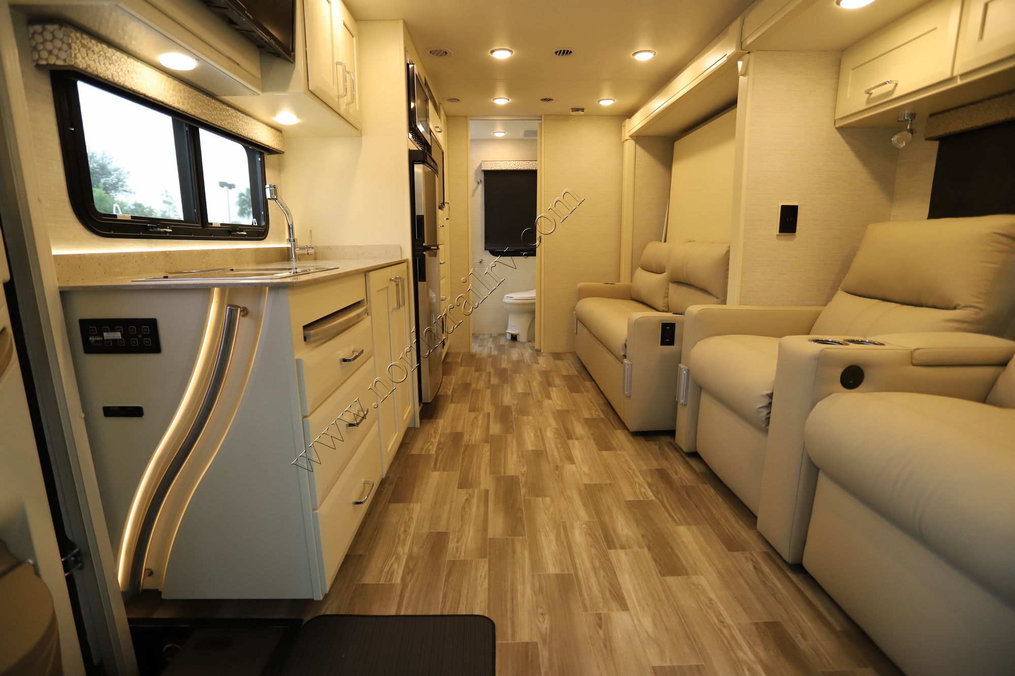 New 2022 Tiffin Motor Homes Wayfarer 25RW Class C  For Sale