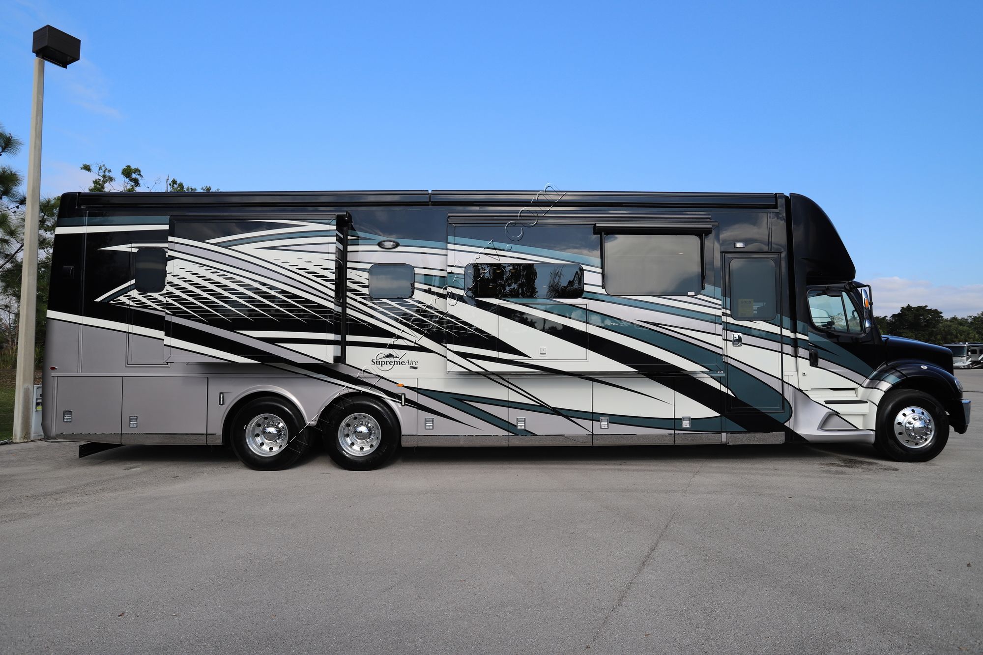 New 2022 Newmar Supreme Aire 4573 Super C  For Sale