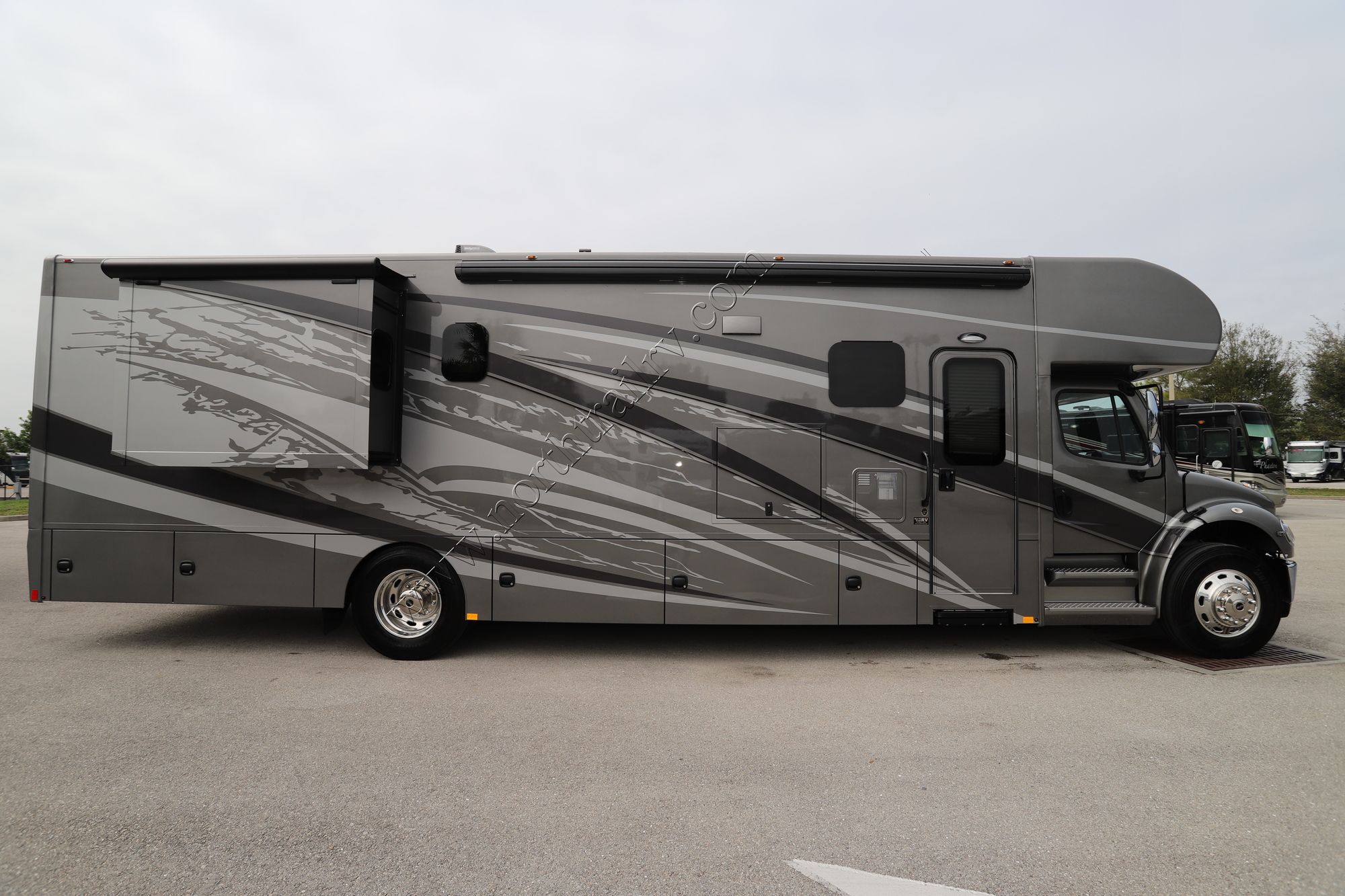 Used 2021 Renegade Rv Valencia 38RB Super C  For Sale