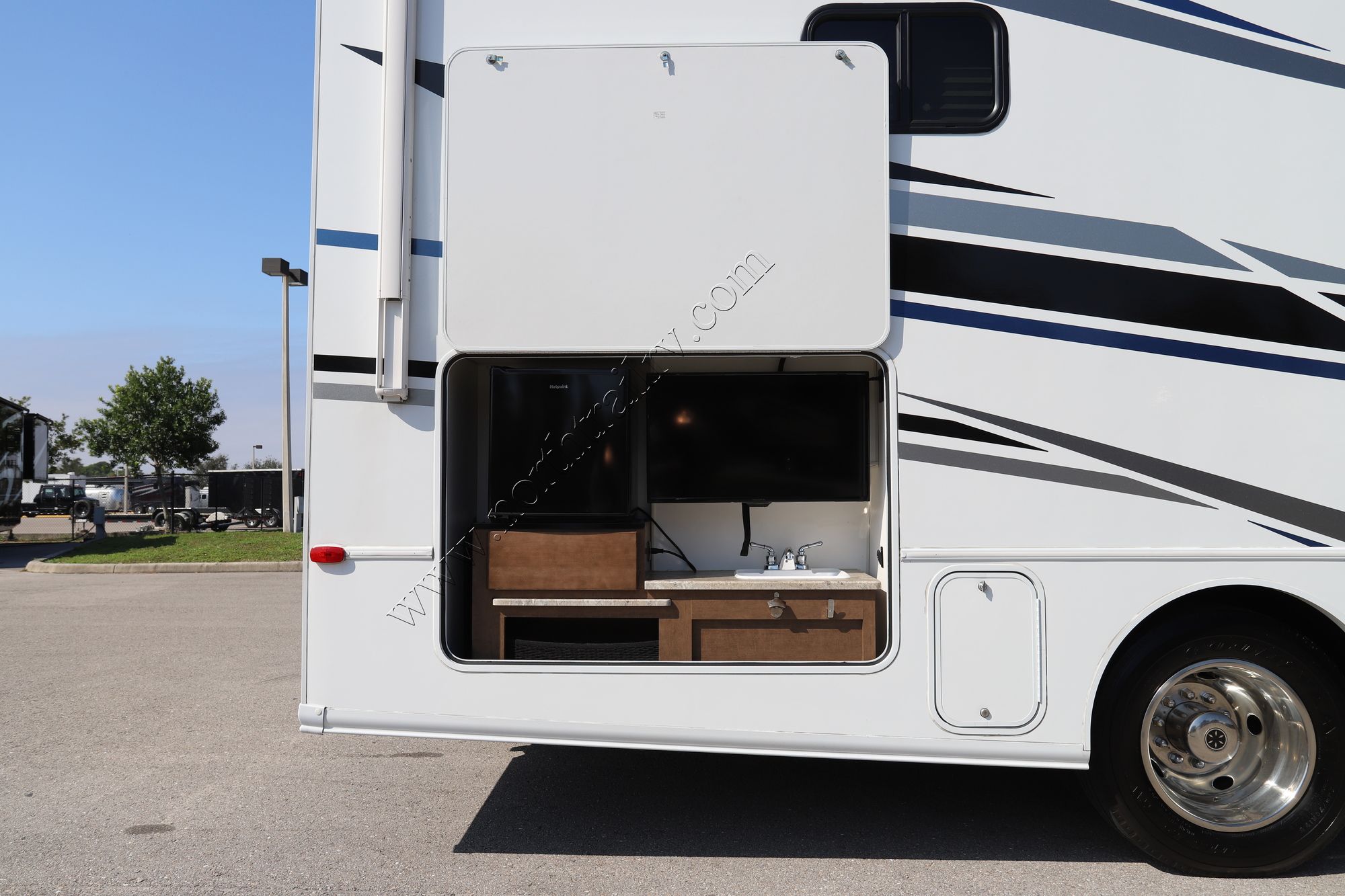 Used 2019 Winnebago Intent 26M Class A  For Sale