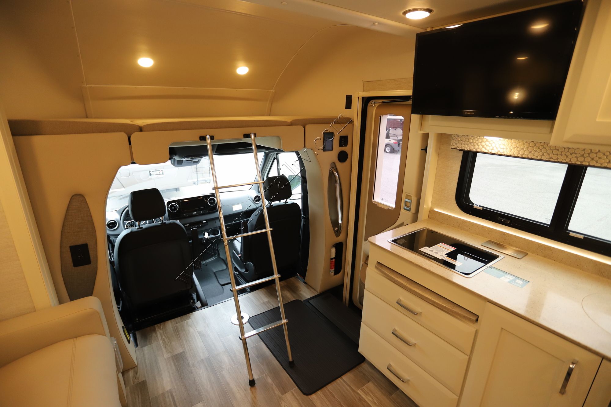 New 2022 Tiffin Motor Homes Wayfarer 25RW Class C  For Sale