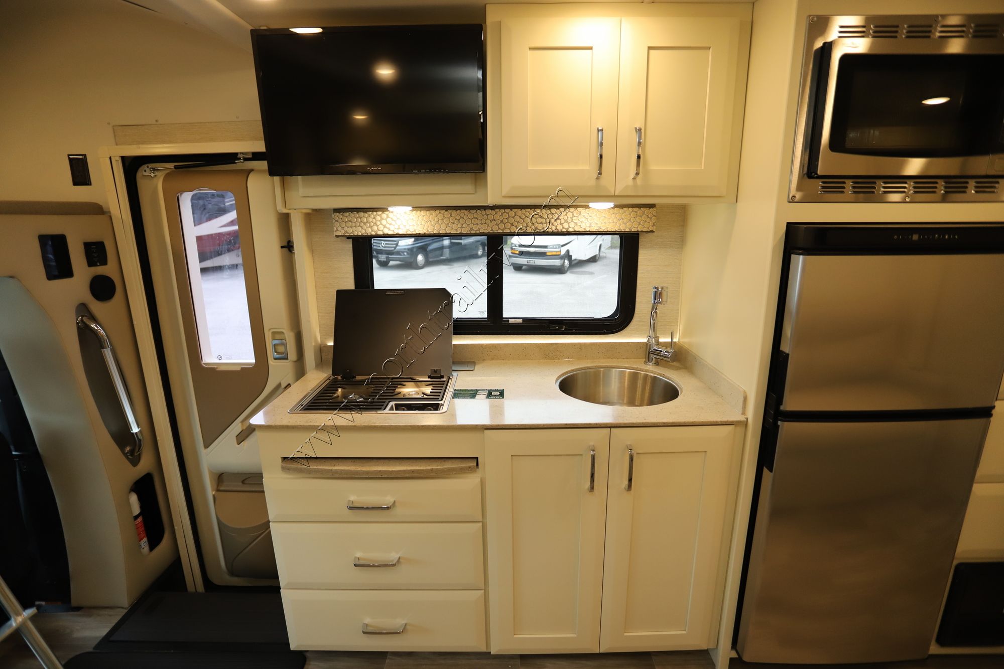 New 2022 Tiffin Motor Homes Wayfarer 25RW Class C  For Sale