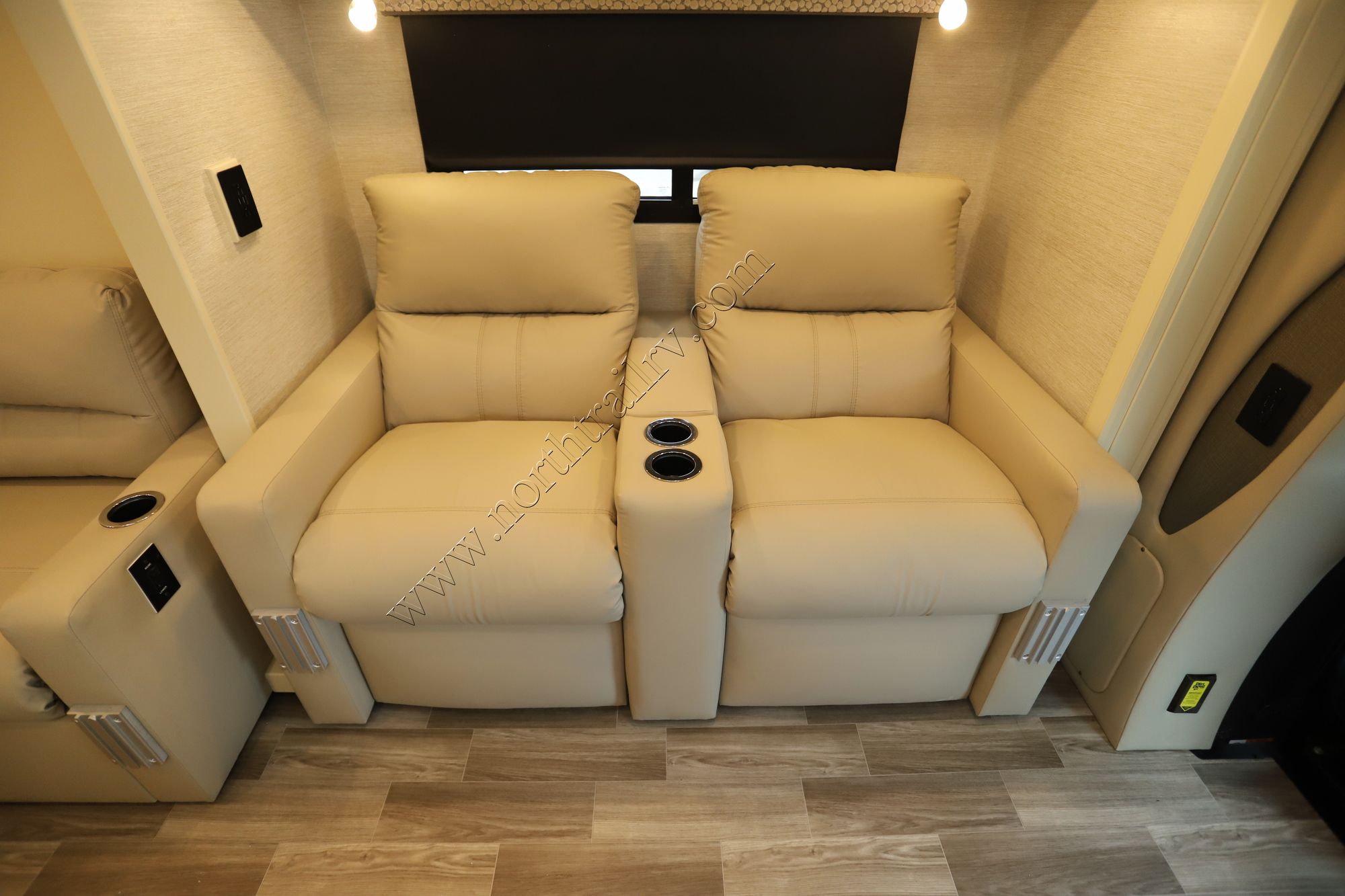 New 2022 Tiffin Motor Homes Wayfarer 25RW Class C  For Sale