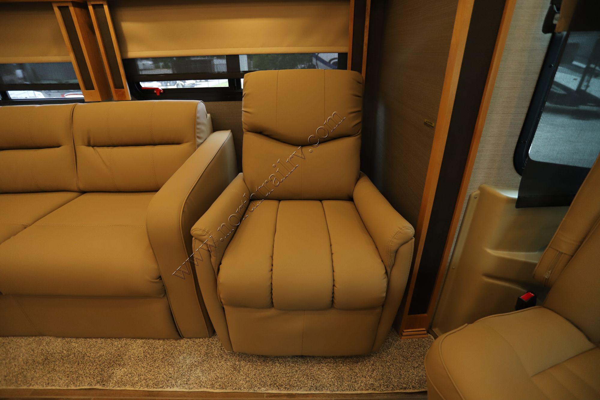 New 2022 Tiffin Motor Homes Allegro Red 33AA Class A  For Sale