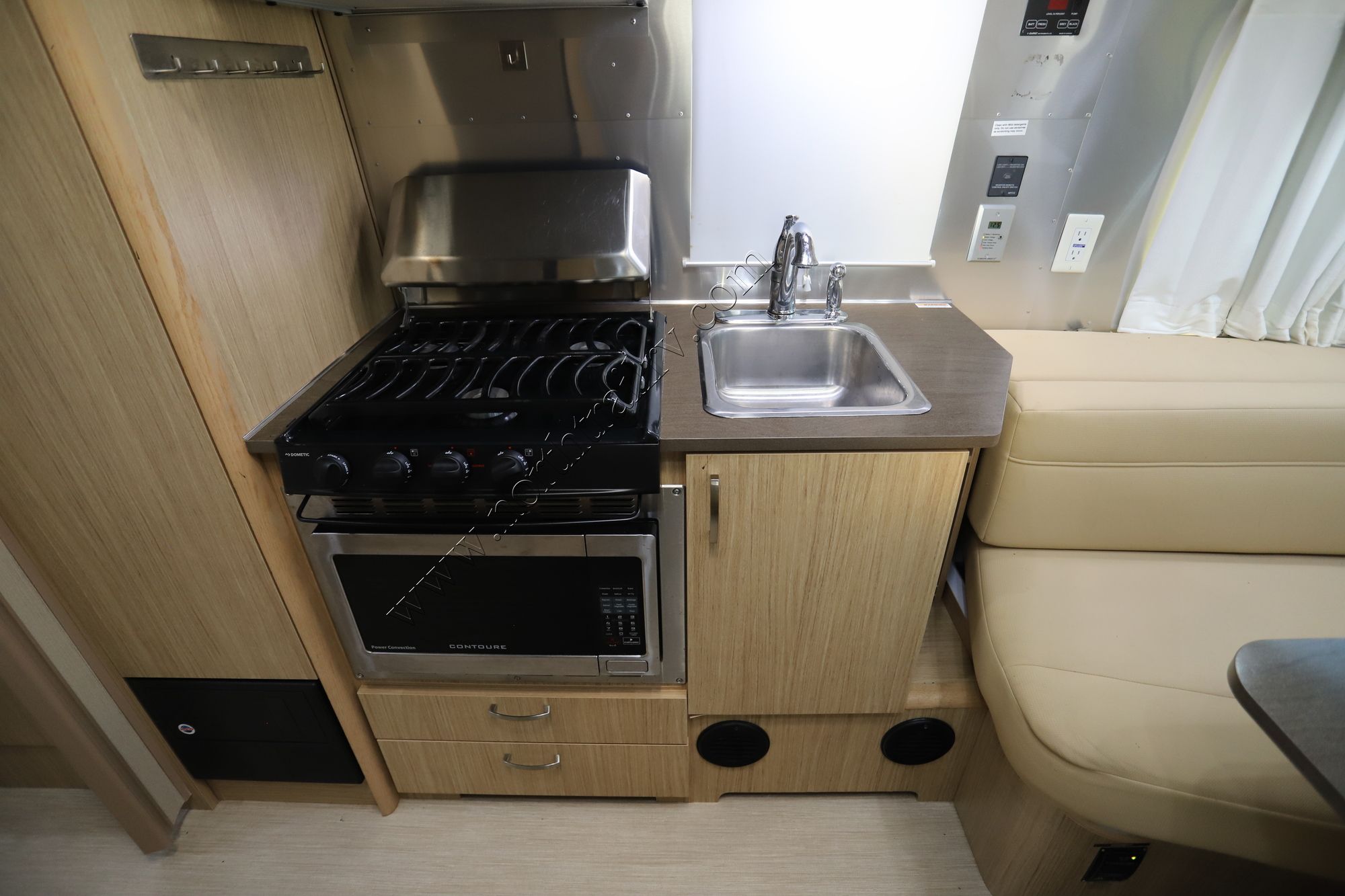 Used 2019 Airstream Flying Cloud 19CB Travel Trailer  For Sale