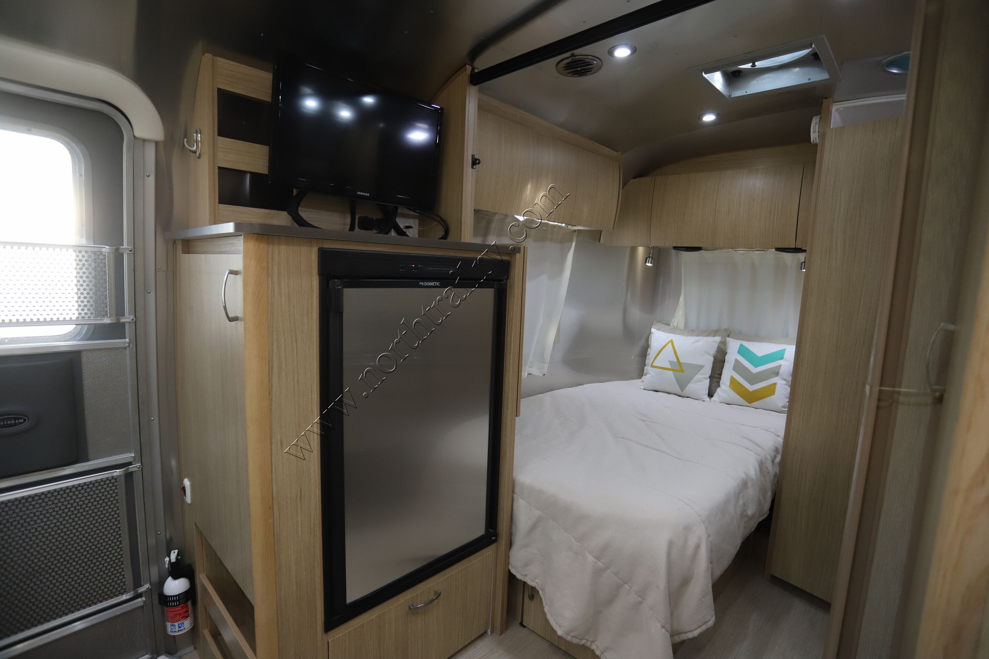 Used 2019 Airstream Flying Cloud 19CB Travel Trailer  For Sale