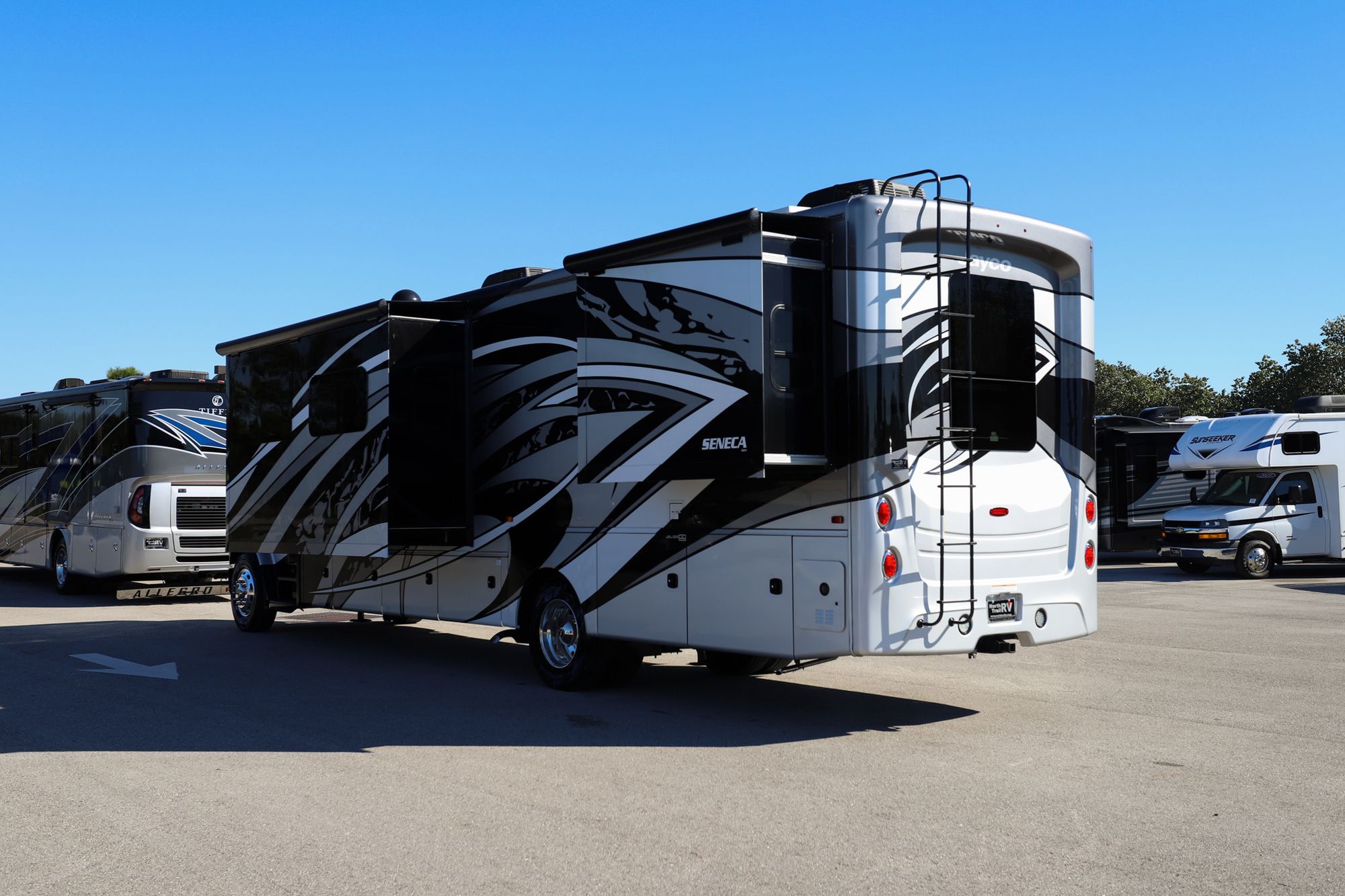 New 2022 Jayco Seneca 37L Super C  For Sale