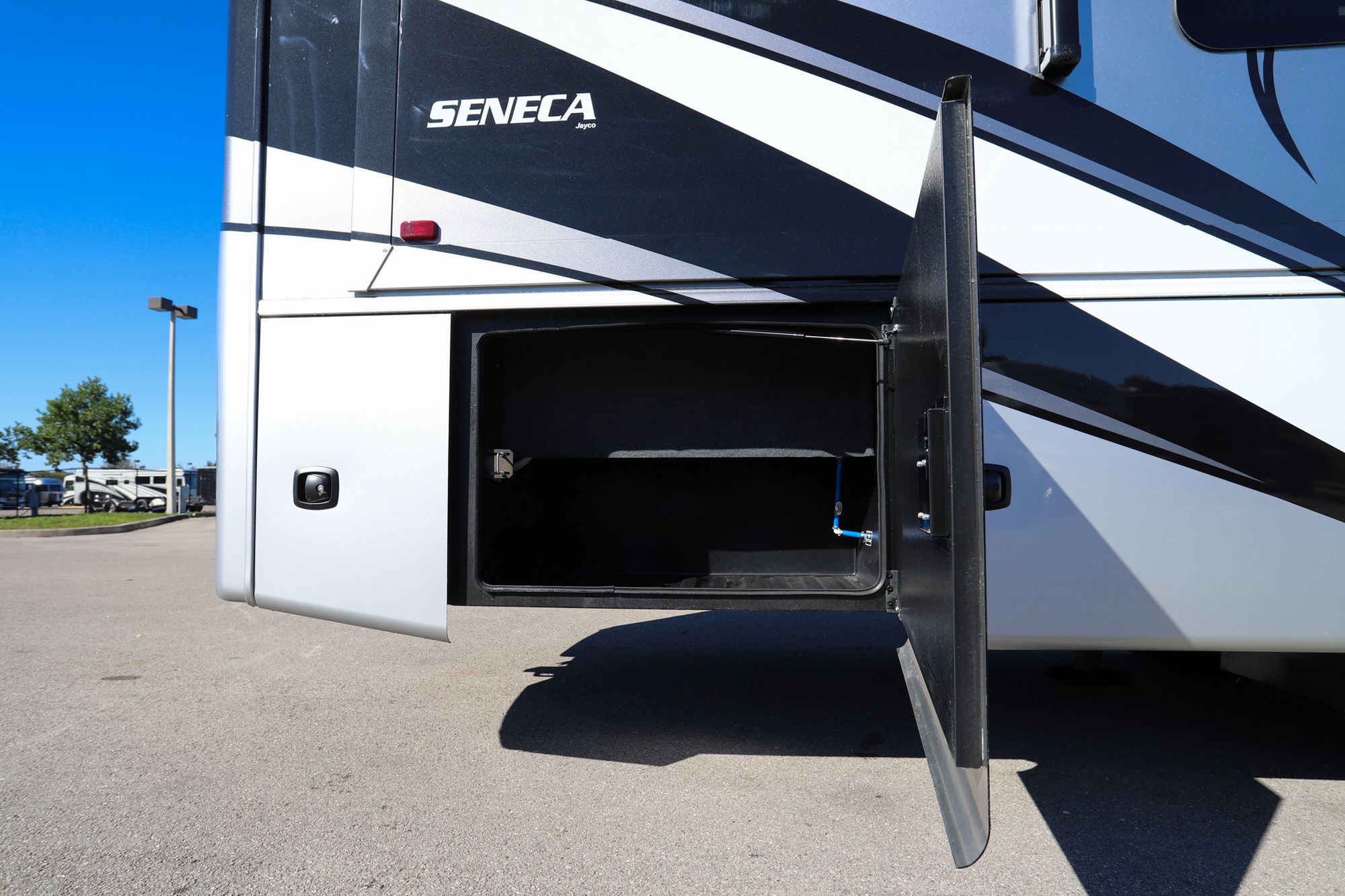 New 2022 Jayco Seneca 37L Super C  For Sale