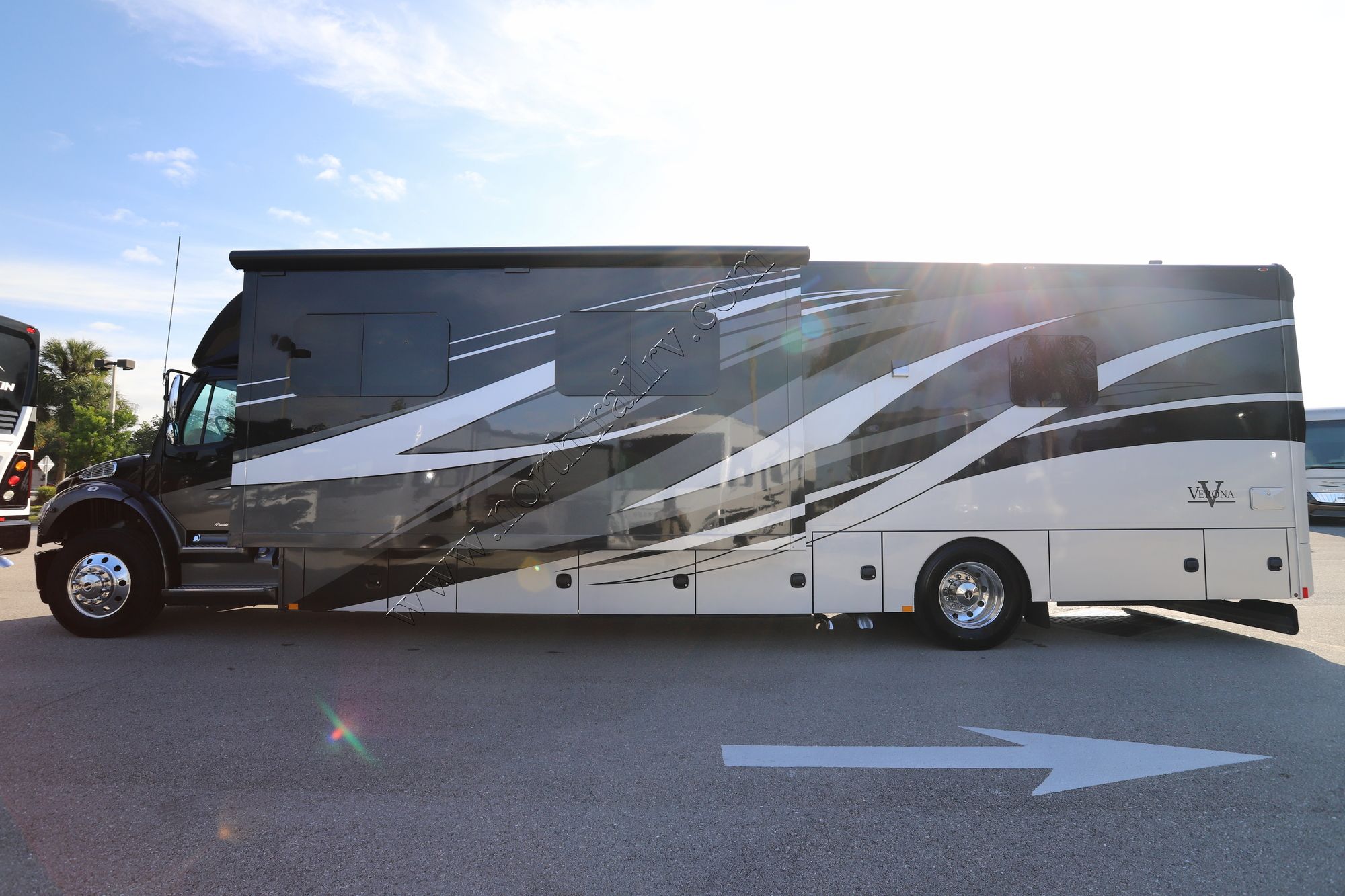 Used 2020 Renegade Rv Verona 40VRB Super C  For Sale