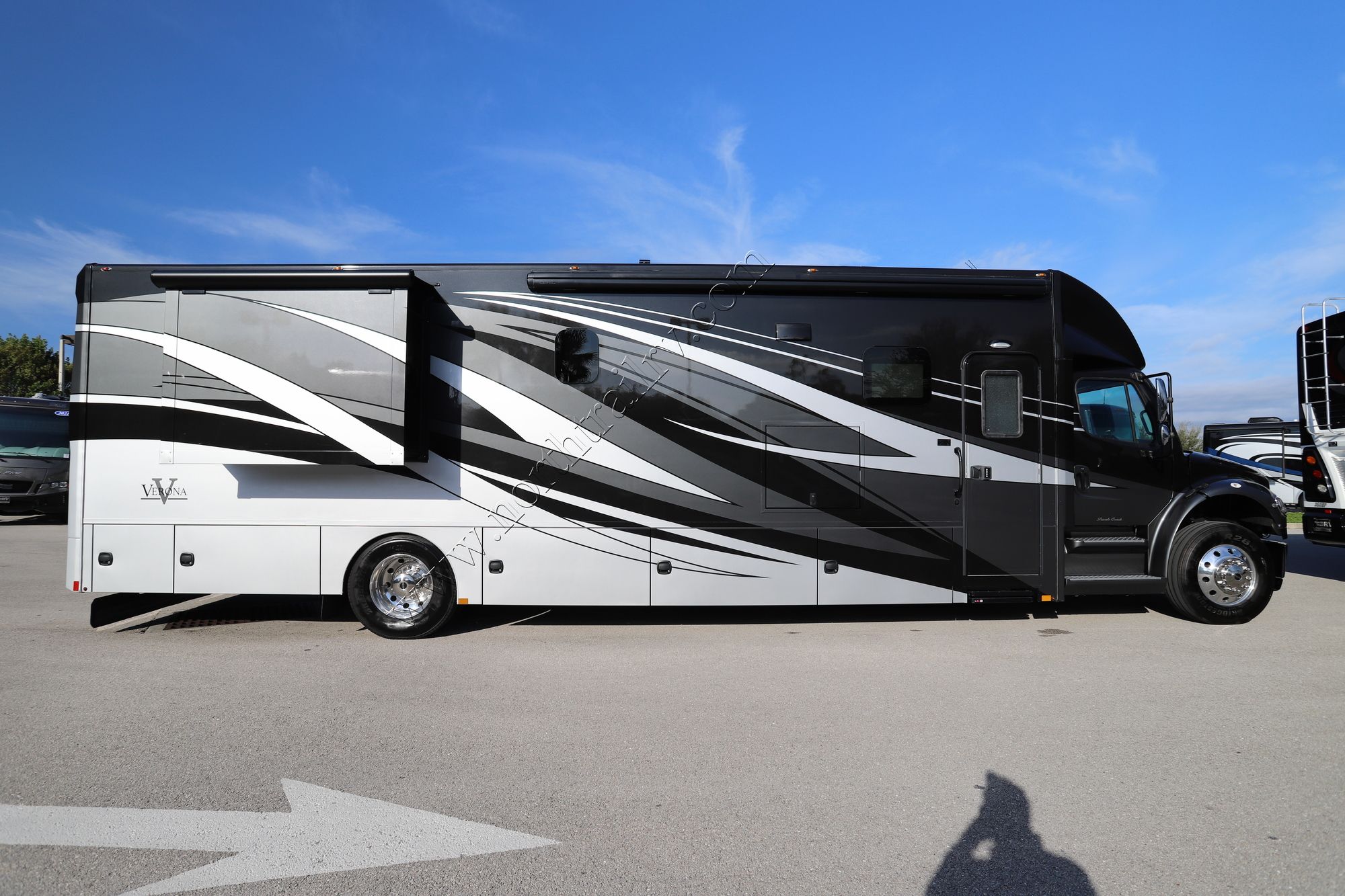 Used 2020 Renegade Rv Verona 40VRB Super C  For Sale